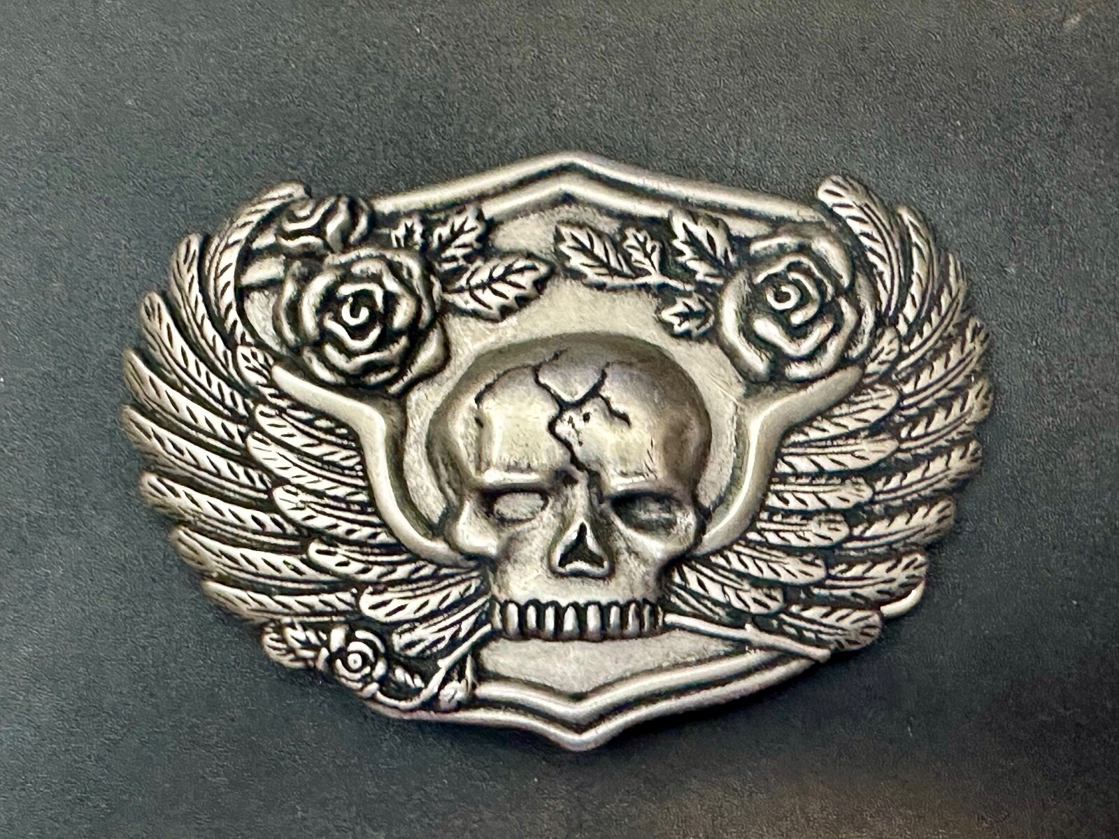 Dimensional Skull Head With Wings And Flowers – Raised Belt Buckle
