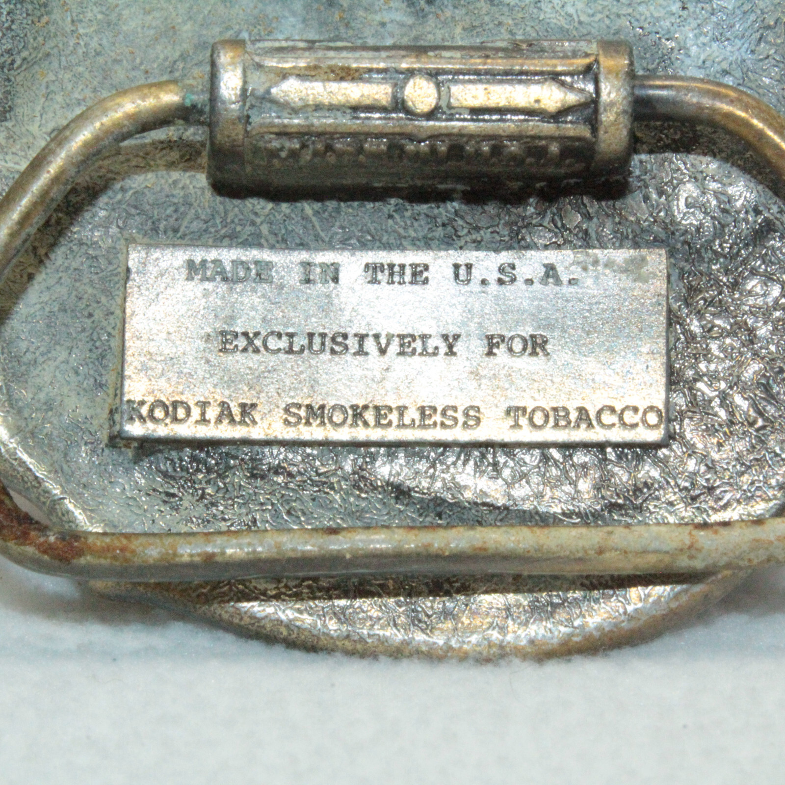 VINTAGE KODIAK GRIZZLY BEAR SMOKELESS TOBACCO BRASS BELT BUCKLE (made in USA)