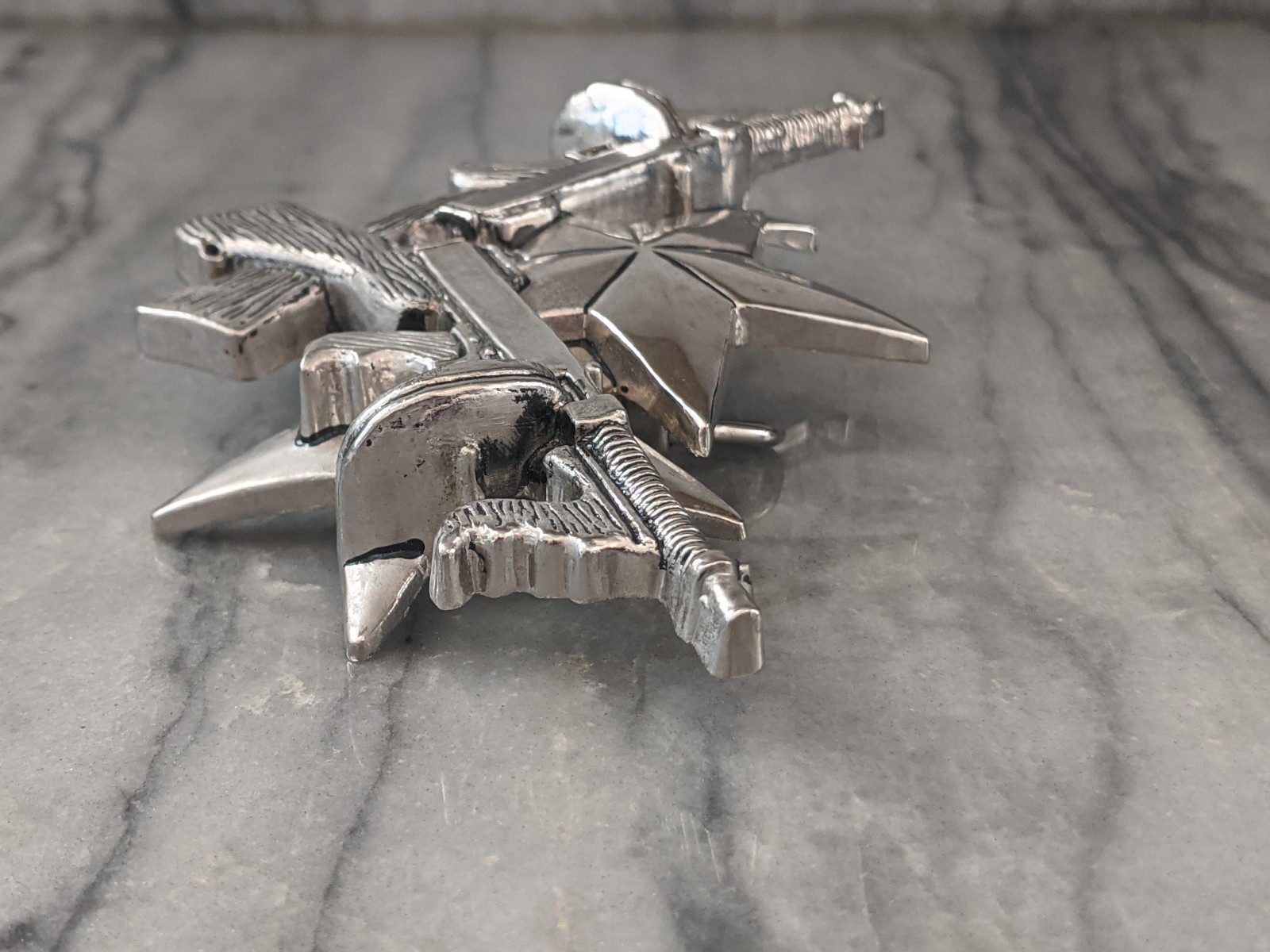 Star & Guns Firearms Tommy Gun Sub Machines Silver Chrome Belt Buckle Hot Topic?
