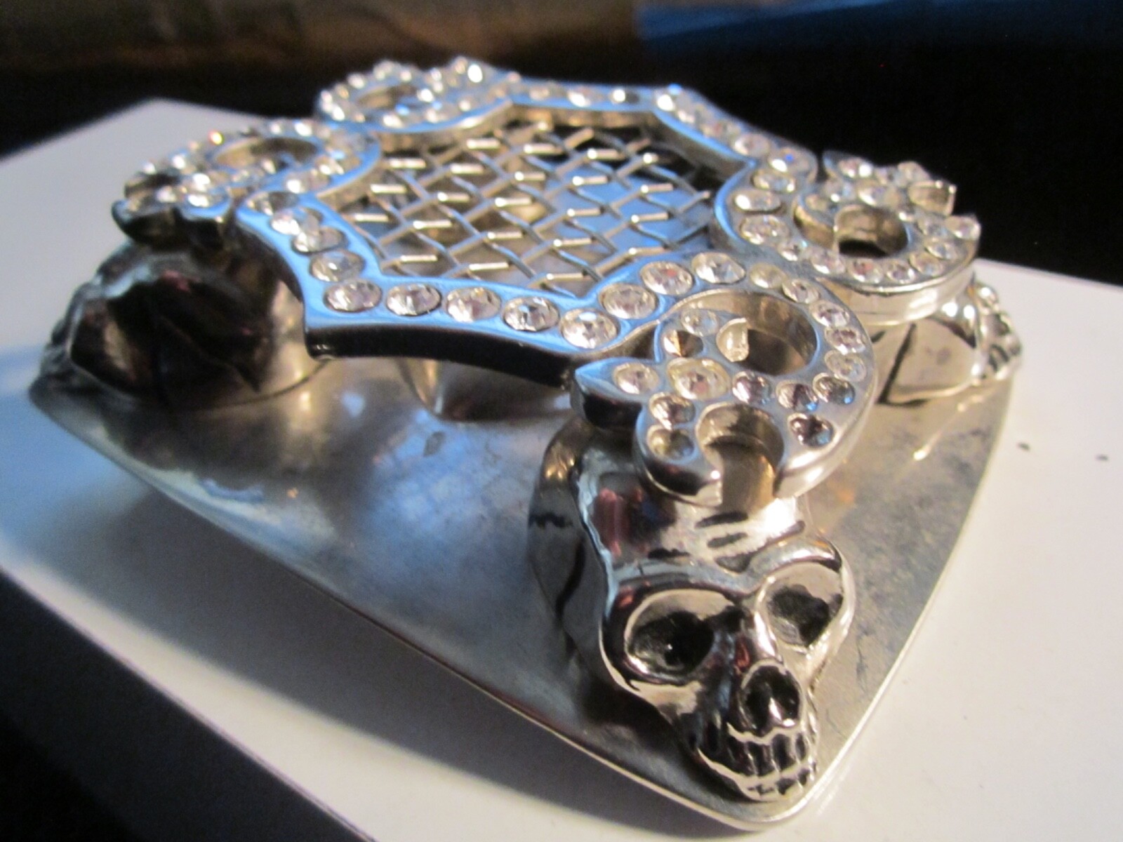 WASHED UP HOLLYWOOD BELT BUCKLE VERY LARGE SKULLS AND CRYSTALS DESIGN – GW-9