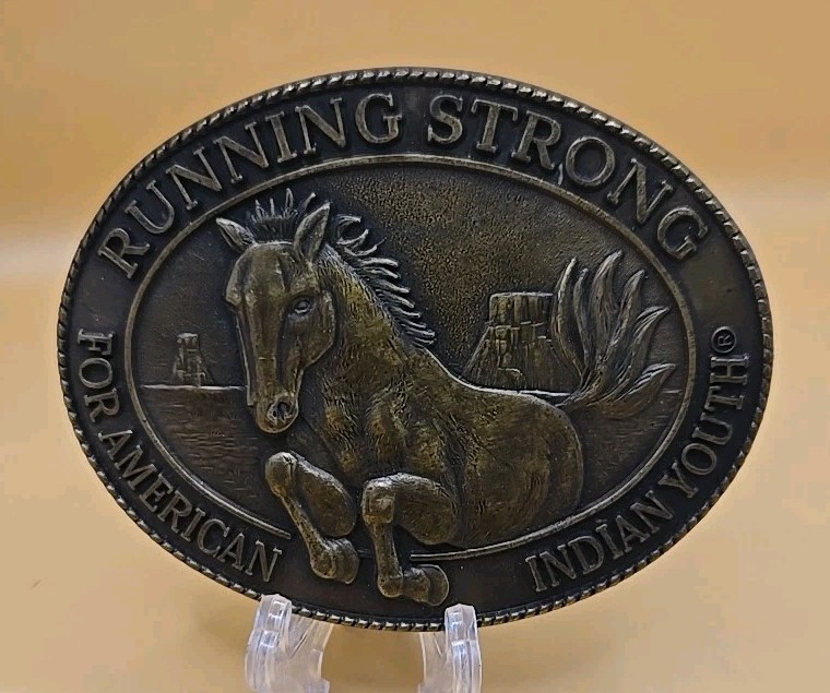 Vintage Brass Belt Buckle « Running Strong For American Indian Youth » Horse