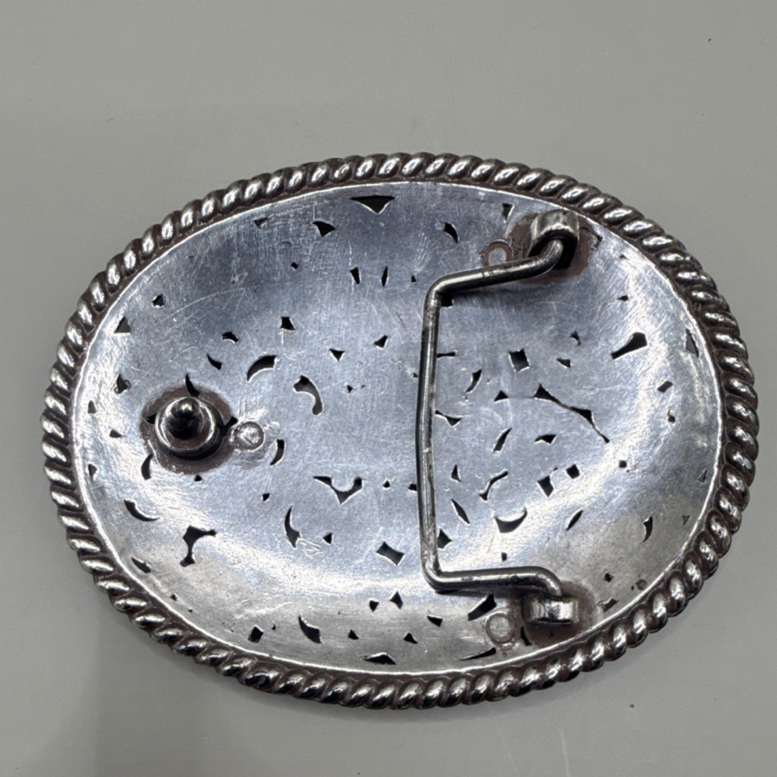 Men&rsquo;s Oval Silver Tone Western Floral Engraved Scroll Belt Buckle Fits 1.5in