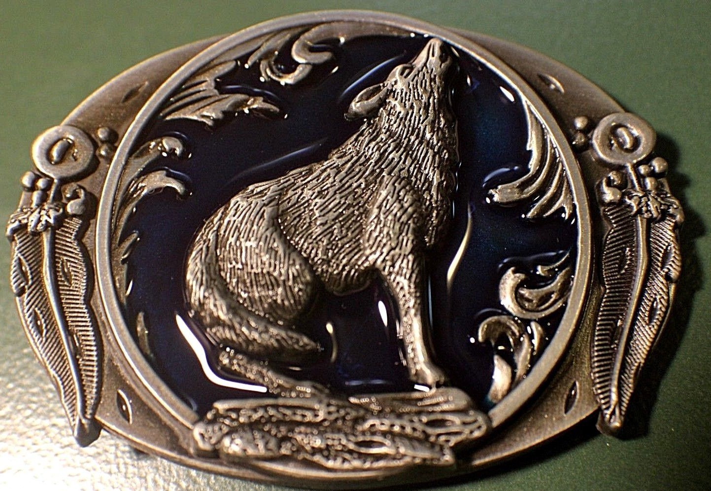 WOLF Howling antique silver dark blu color outdoors man hunting Beautiful buckle
