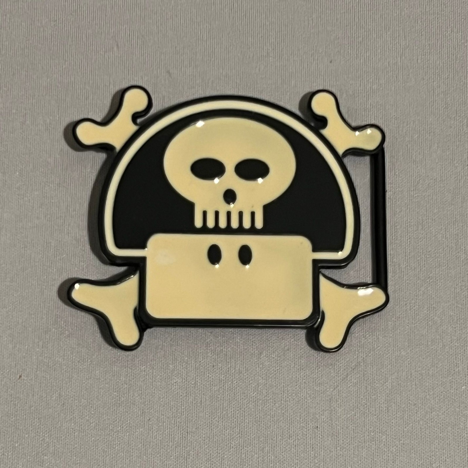 Skull Crossbones Belt Buckle Black Cream Enamel Metal Pirate Western Novelty