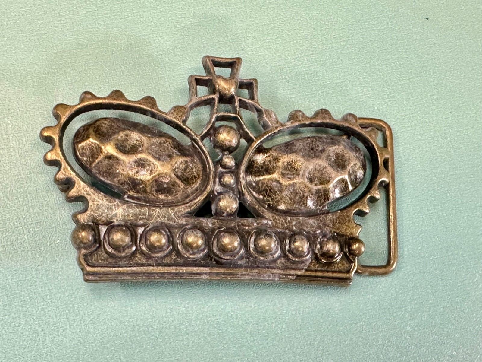 The Royal Crown – Vintage See Through Cutout Studded Belt Buckle