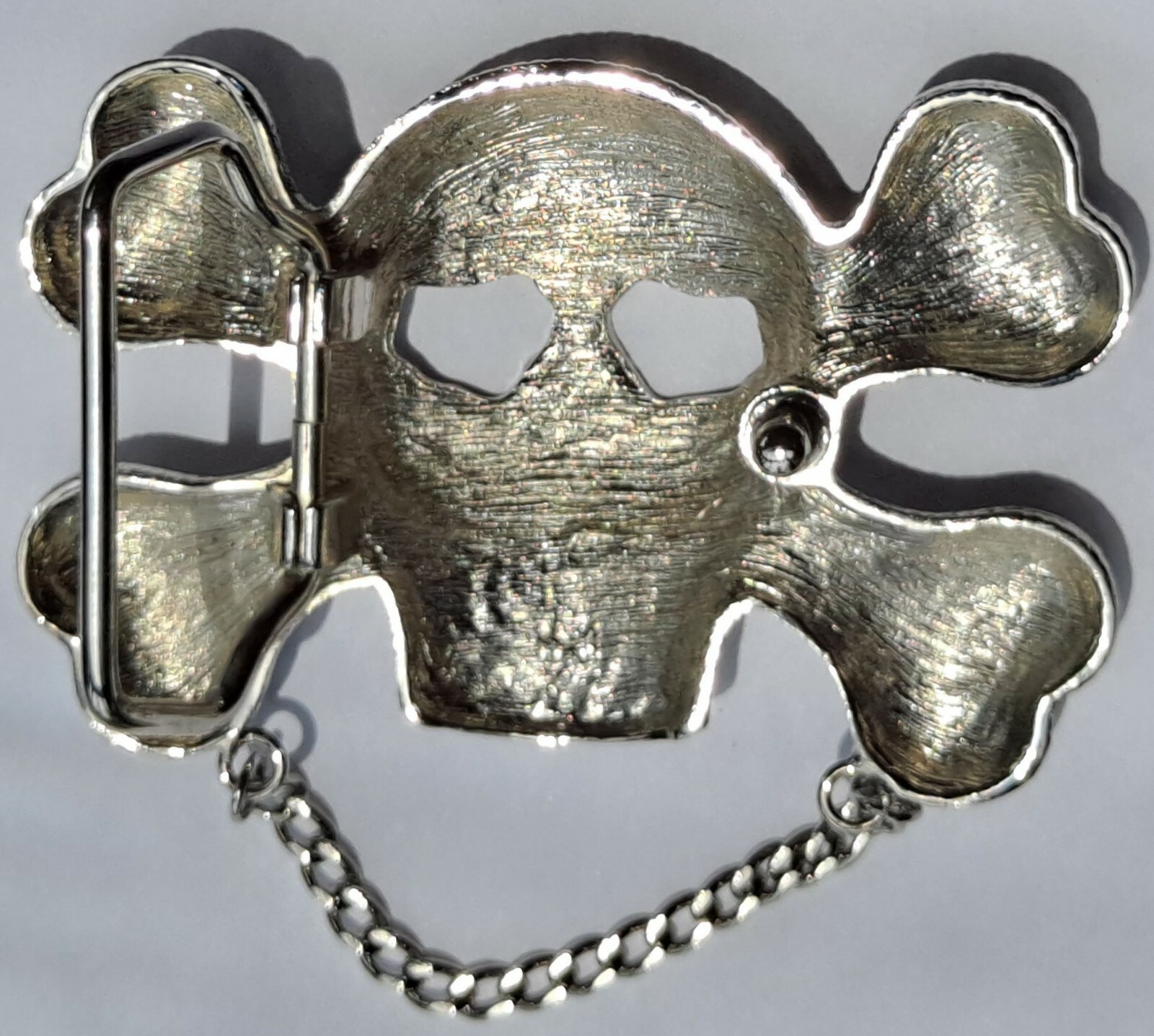 Skull with Chain Men&rsquo;s Belt Buckle – Black/Blue/Silver colors