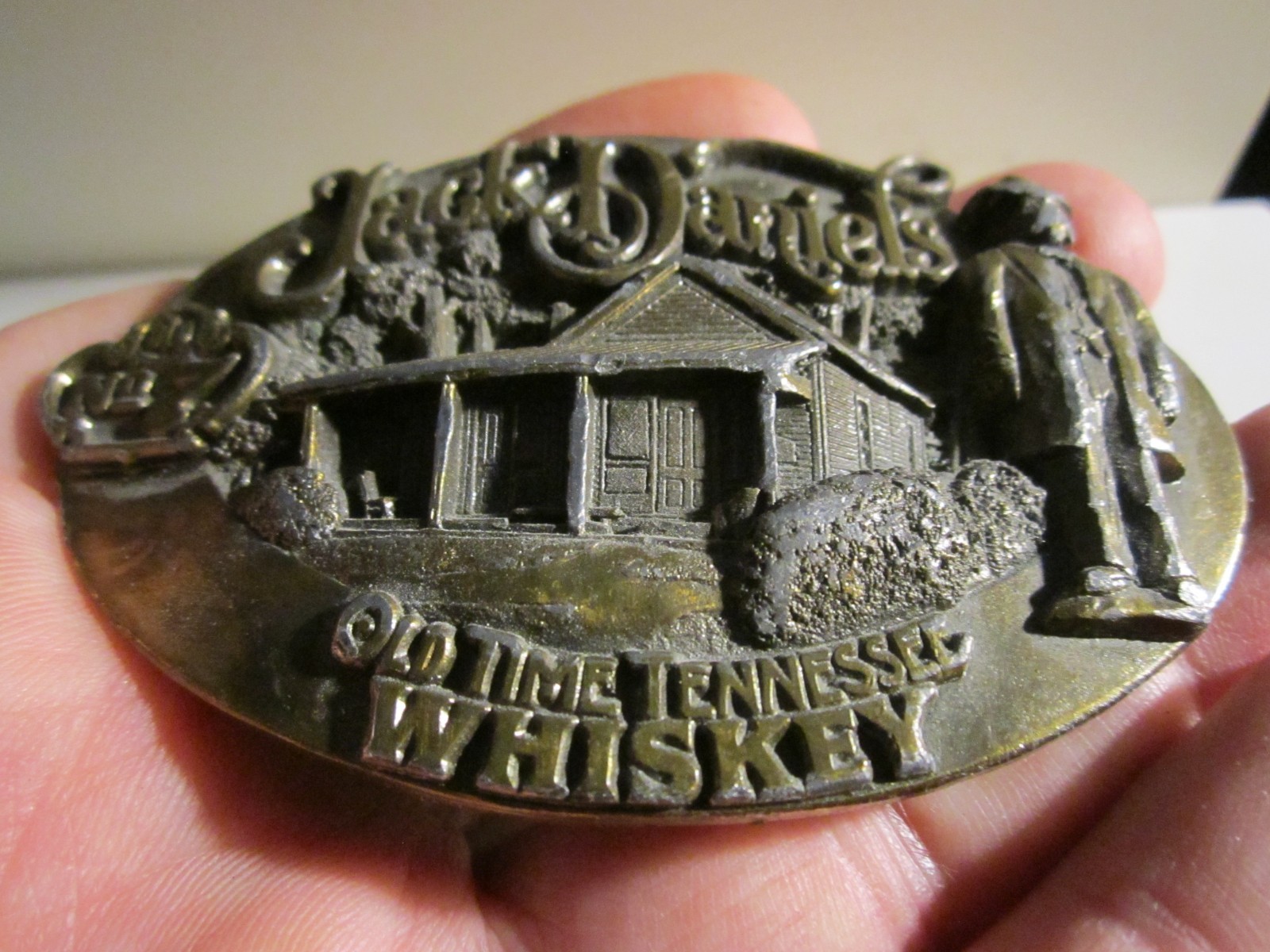 1989 JACK DANIEL&rsquo;S OLD TIME TENNESSEE WHISKEY BELT BUCKLE – HEAVY – GW-26