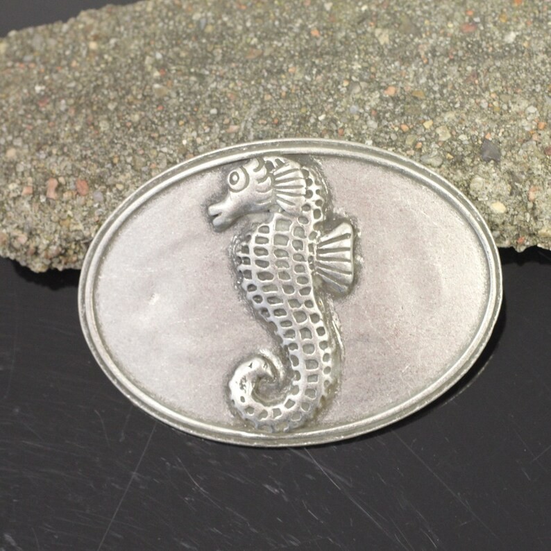 Oval Seahorse Metal Belt Buckle – Maritime Design for Interchangeable Belts