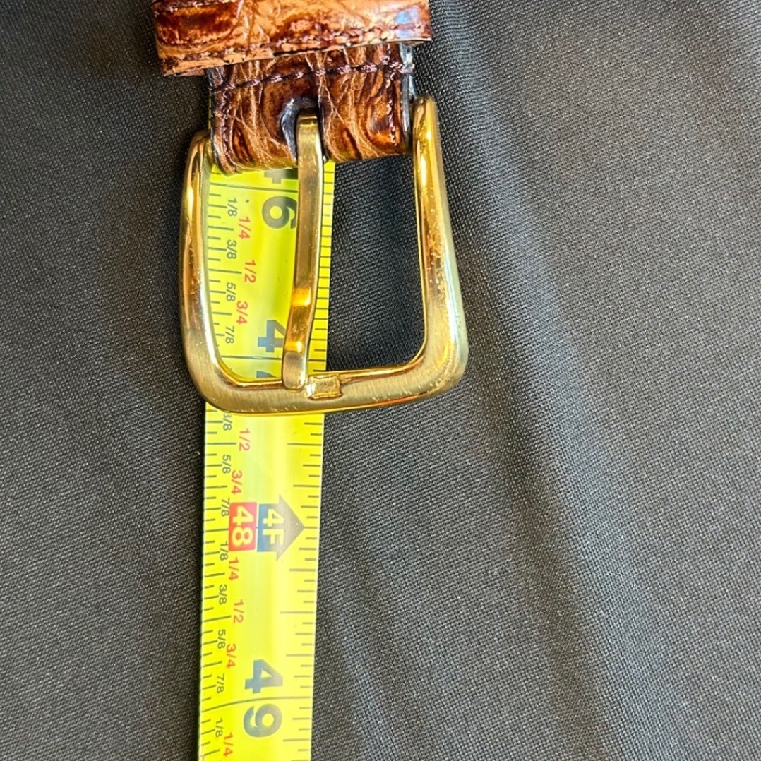 Roundtree and yorke brass buckle all leather crocodile embossed belt old money