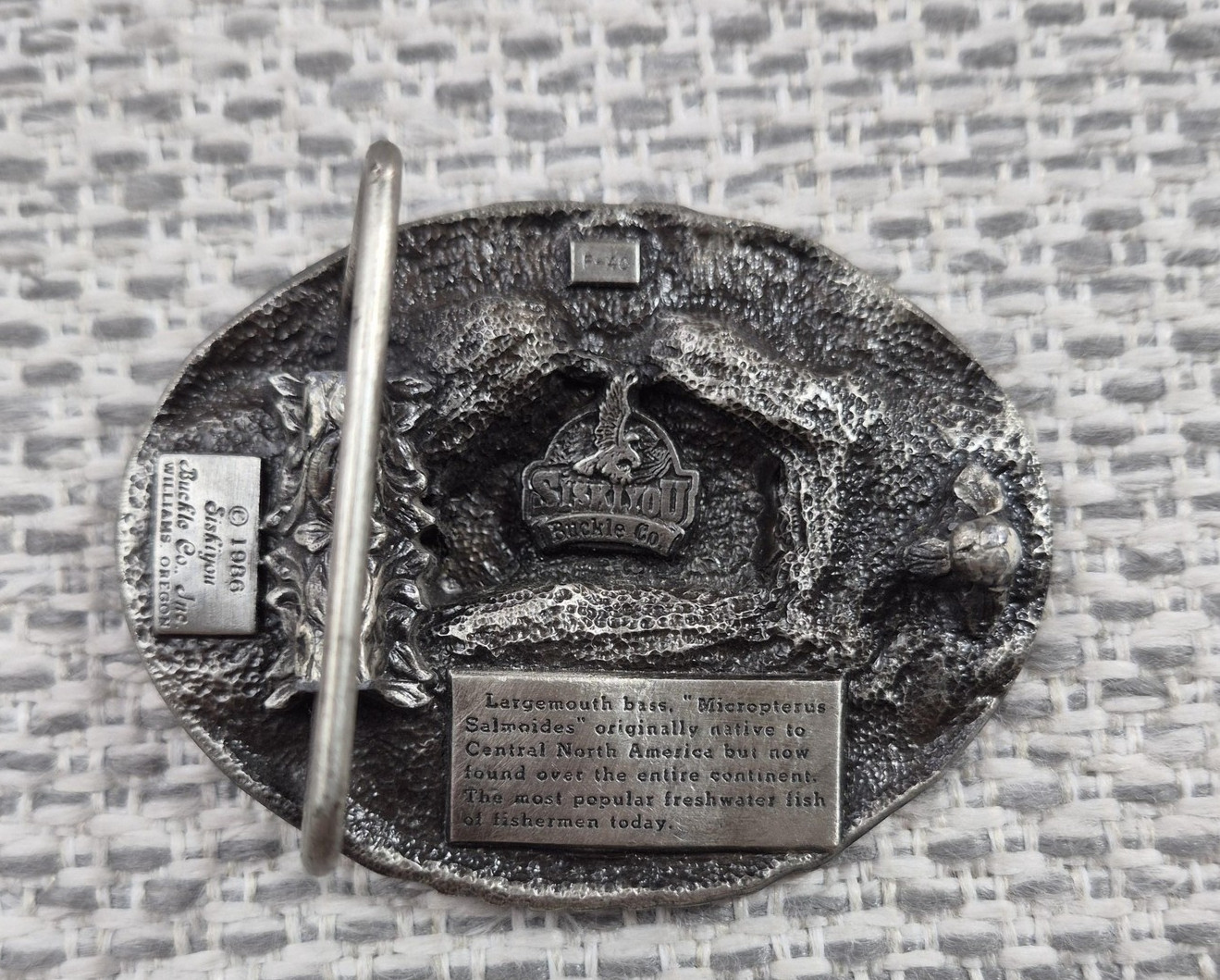 Vintage Siskiyou Belt Buckle Mens Pewter Bass Fishing 1986 Western Oval