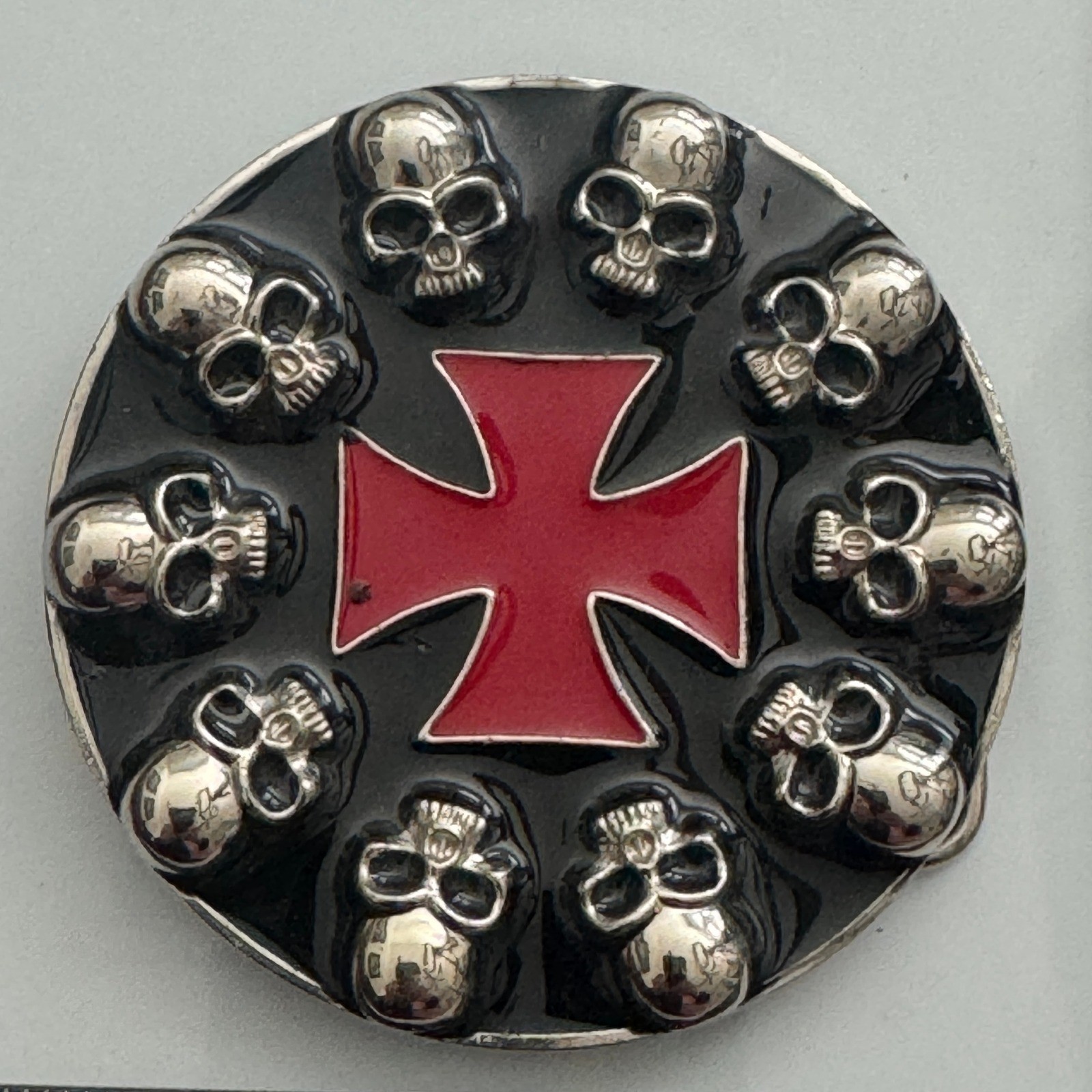 Round Skull Knights Templar Cross Belt Buckle Silver Tone Black Red Metal