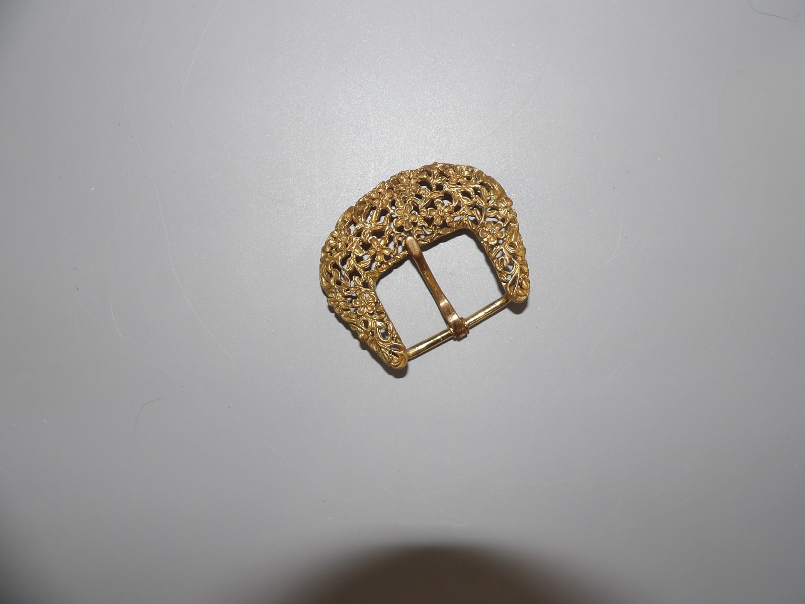 Belt Buckle, Ladies Vintage Filigreed 3&Prime; x 2 1/2&Prime; Fits 1 1/2&Prime; Wide Belt. Brass.