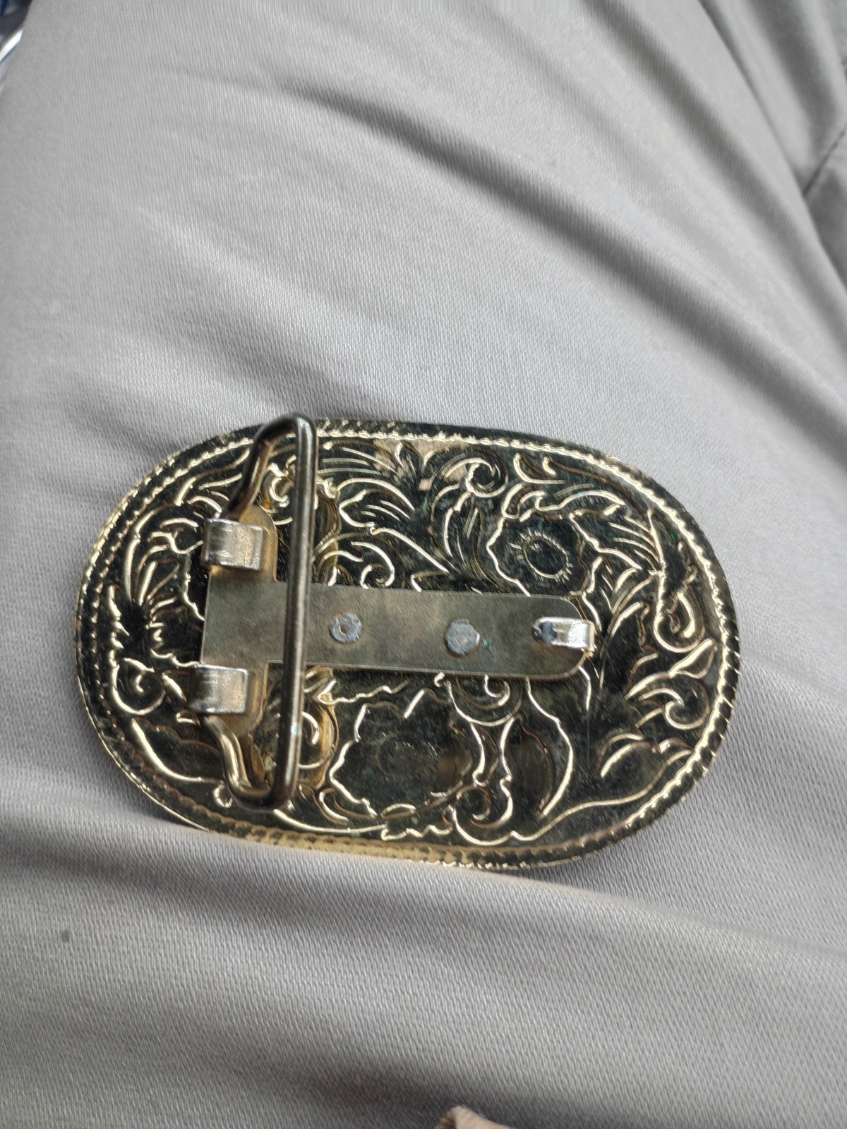 Pistol Guns on OVAL Belt Buckle Gold Metal Western Revolver 3.5” Long, 2.5 Wide