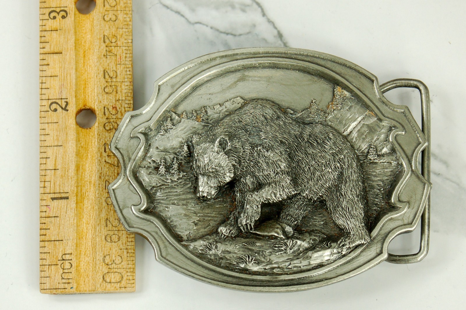 Grizzly Bear pewter belt buckle western vintage Siskiyou Buckle Co 1984