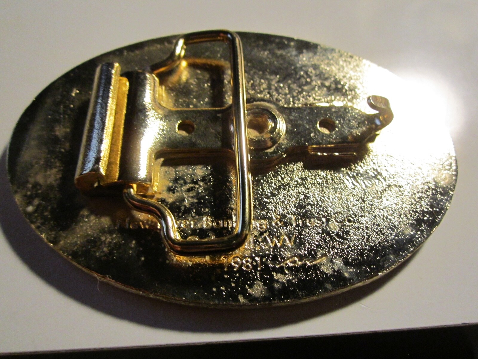 1981 NEW RIVER BANKING AND TRUST COMPANY BLACK GOLD COUNTRY BELT BUCKLE BBA-7