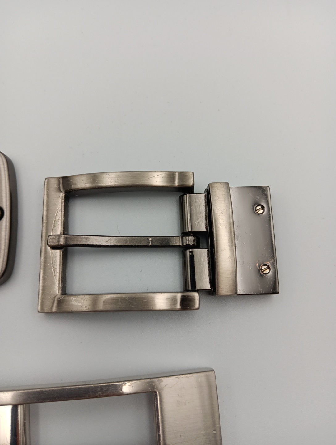 Lot of 4 Mens Assorted Designer Brands Chrome Metal Silver Belt Buckles