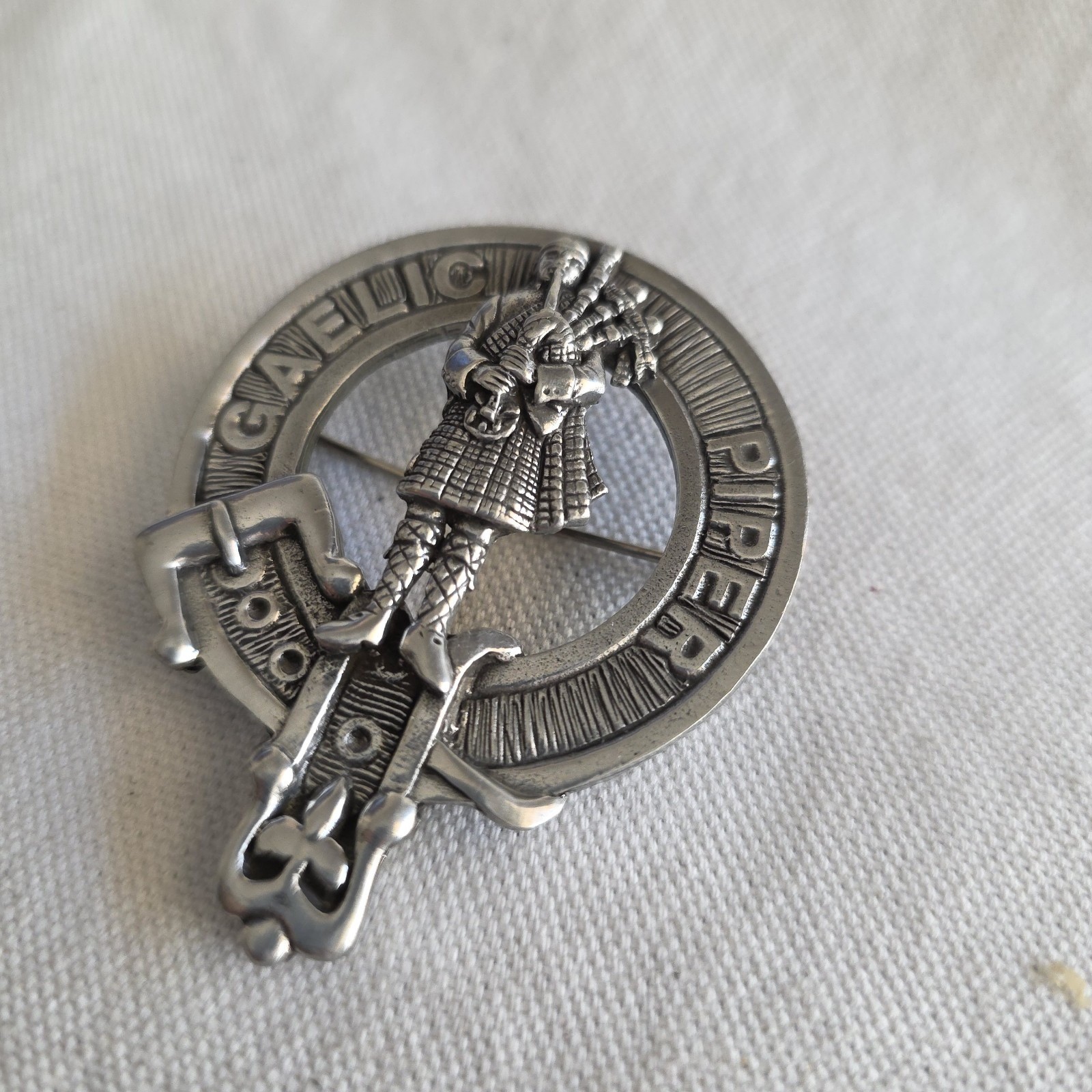 Rectangle Pewter Clan Belt Buckle w/ Pewter Gaelic Piper Crest Pin (Removeable)