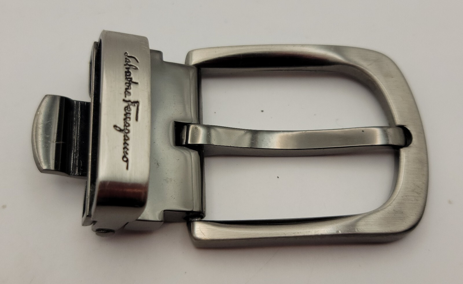 Authentic Salvatore Ferragamo 1” dress belt buckle