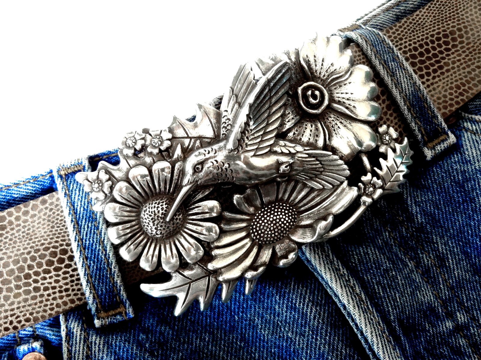 Belt buckle hummingbird bird flowers silver 4 cm