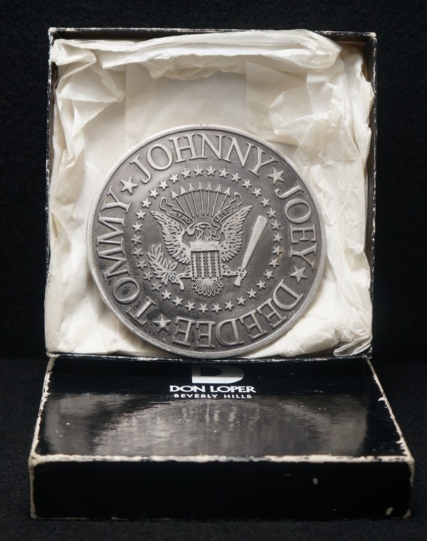 XA13174 *NOS* VINTAGE 2005 *RAMONES ROCK BAND MEMBERS* FASHION MENS BELT BUCKLE