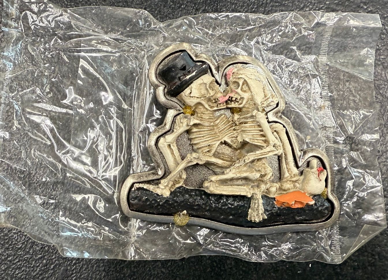 Two Skeletons Kissing Belt Buckle – Gothic Romance – Unique Love & Death Design