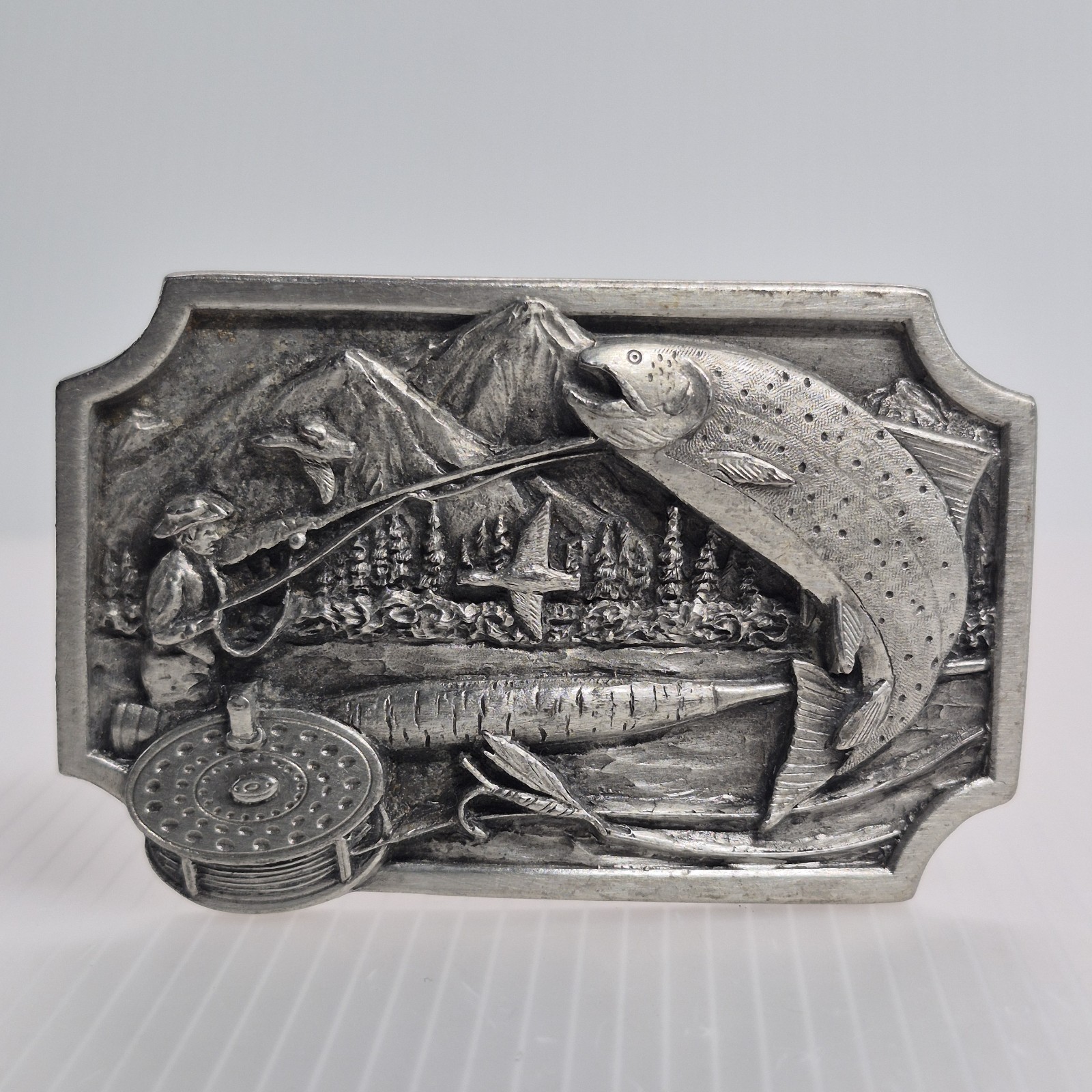 Siskiyou Buckle Co Fisherman Fishing Angler Oregon K-27 1983 Mountains Pewter