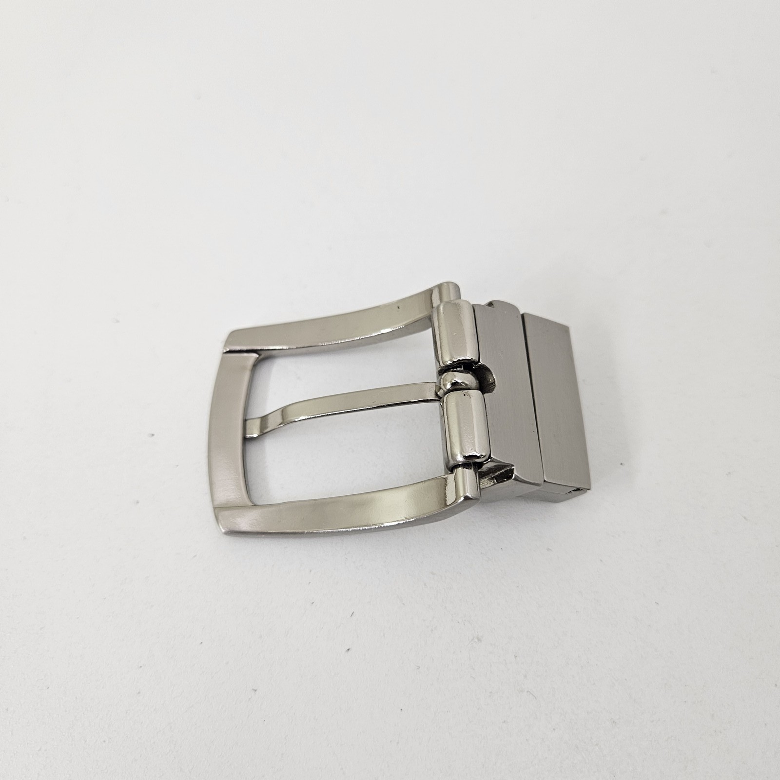 Tommy Hilfiger Men&rsquo;s Reversible Pin Belt Buckle Silver Tone 1.5&Prime; (38mm)