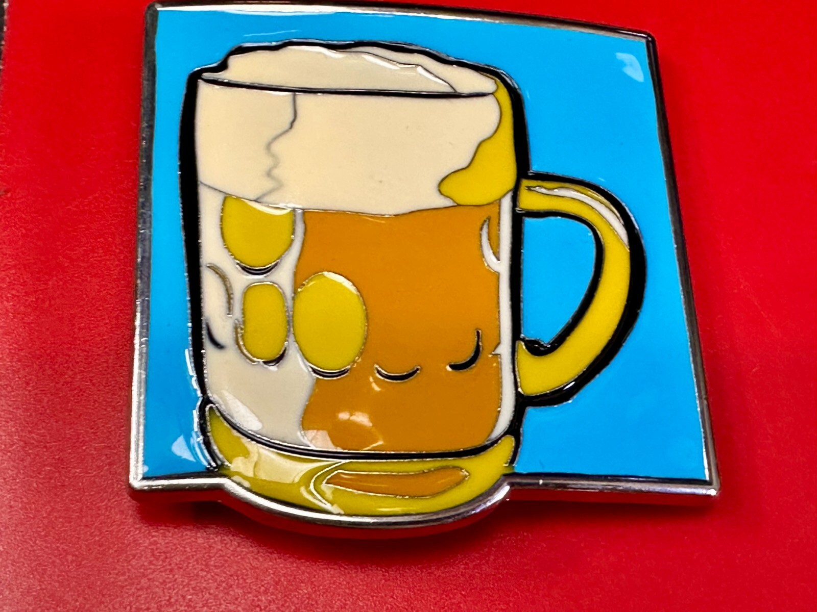 Drinking Glass Beer Mug Overflowing Beer Novelty Bar Gag Gift Belt Buckle