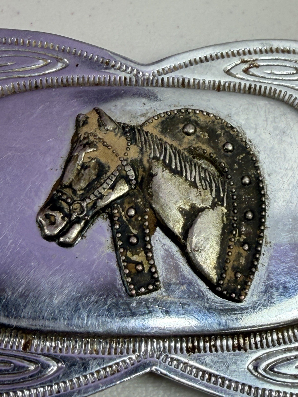 VINTAGE HORSE WITH HORSE SHOE THEME BELT BUCKLE Hong Kong