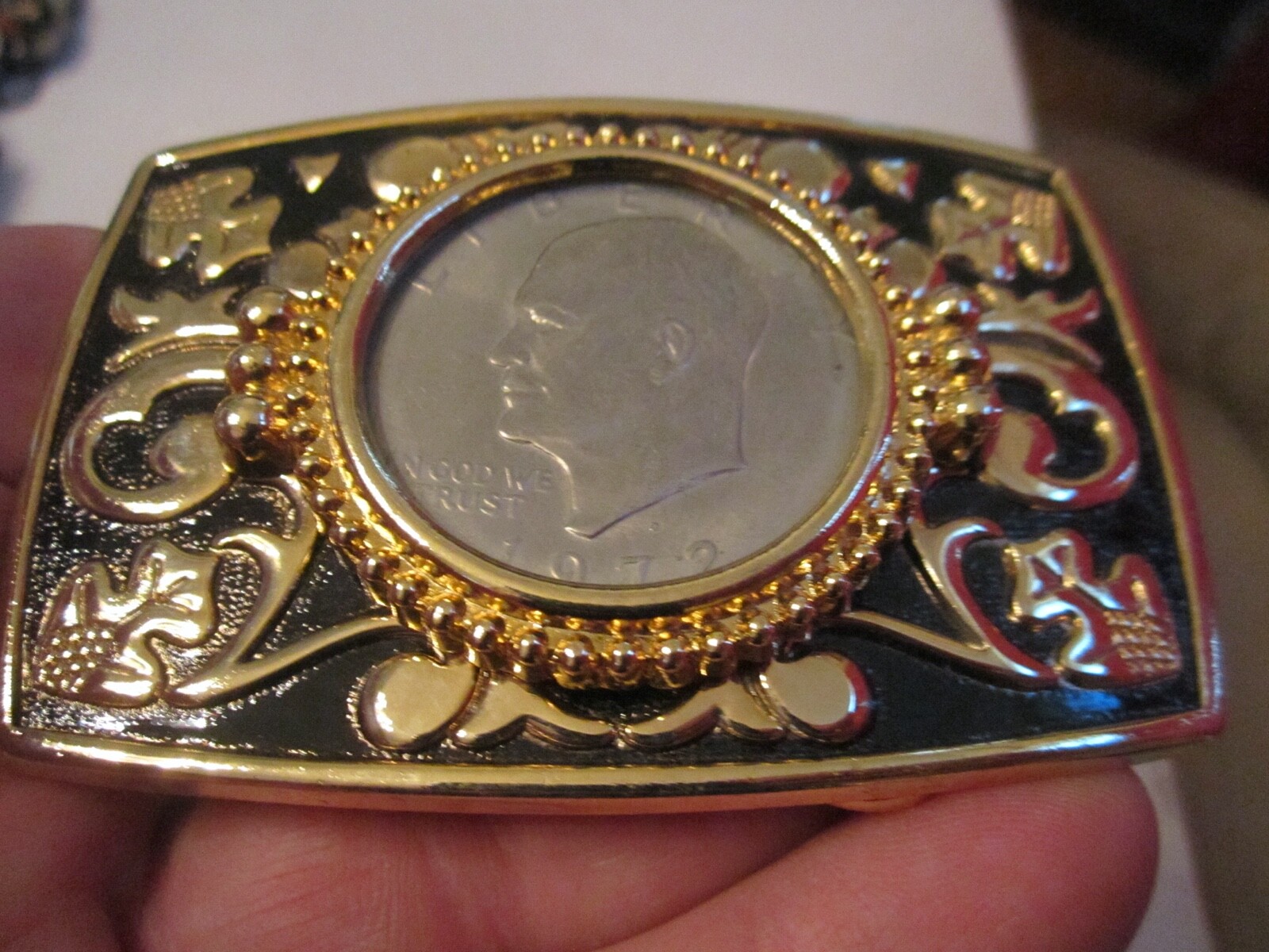 1972 SILVER DOLLAR BELT BUCKLE – GOLD TONE ACCENT – GW-15