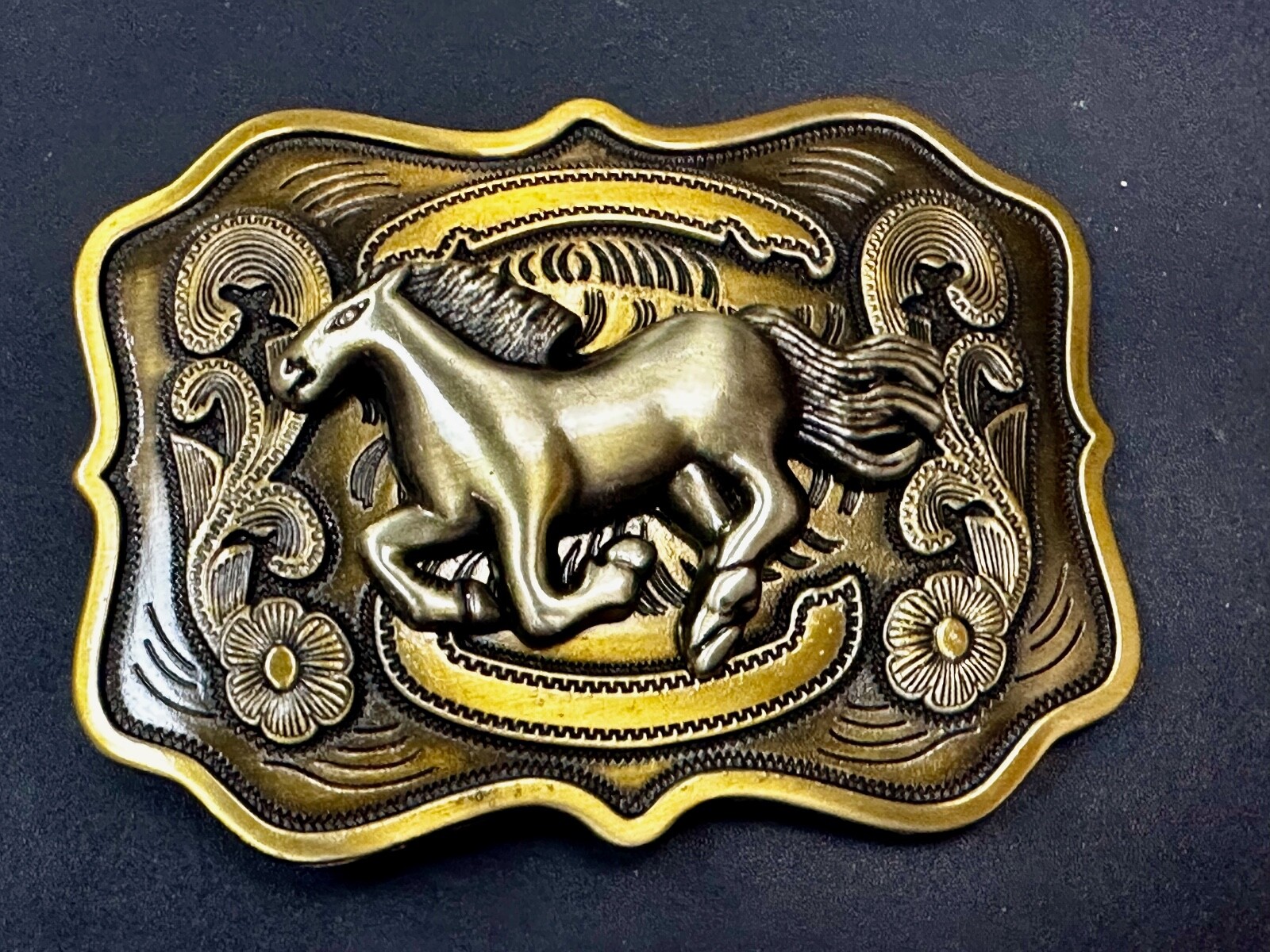 Running Horse Mustang Award Trophy Style Large HUGE Rodeo Cowboys Belt Buckle