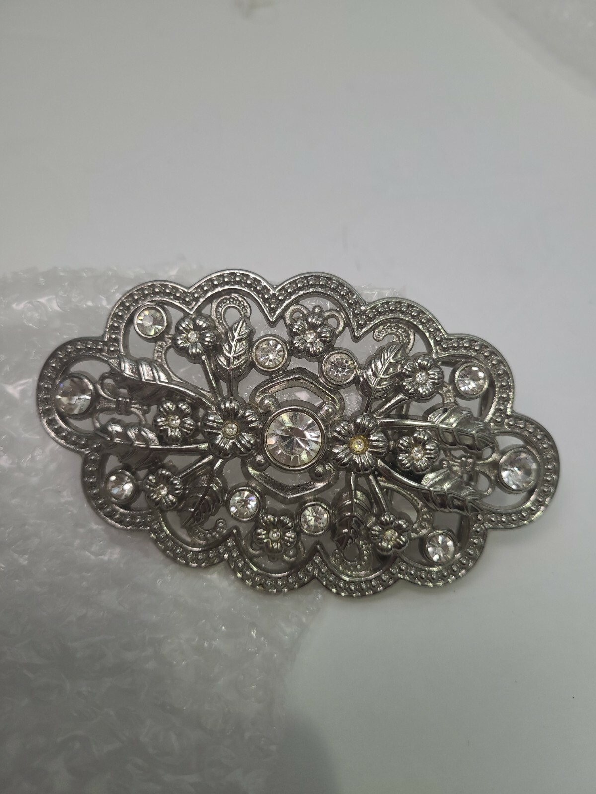 BELT BUCKLE WOMENS SILVER EMBELLISHED STONES FLOWERS AND LEAFS BELT BUCKLE EUC