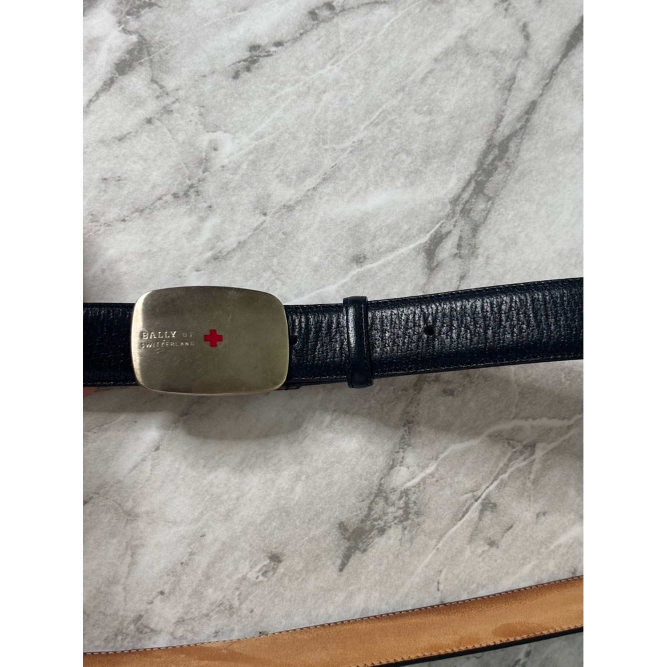 Bally of Switzerland Mens Black Leather Belt with Embossed Logo Buckle size M/38