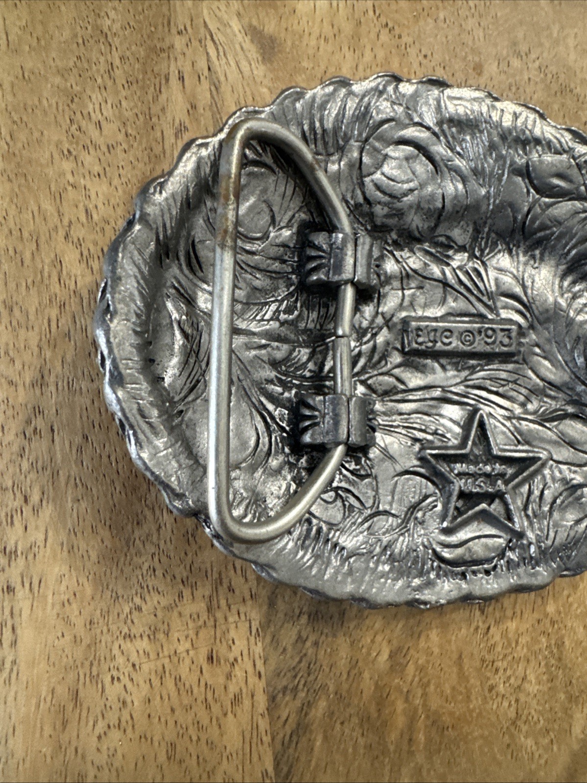 AMERICAN EAGLE HEAD ATTACKING BEAK SILVER COLOR VINTAGE 1993 EGE BELT BUCKLE USA