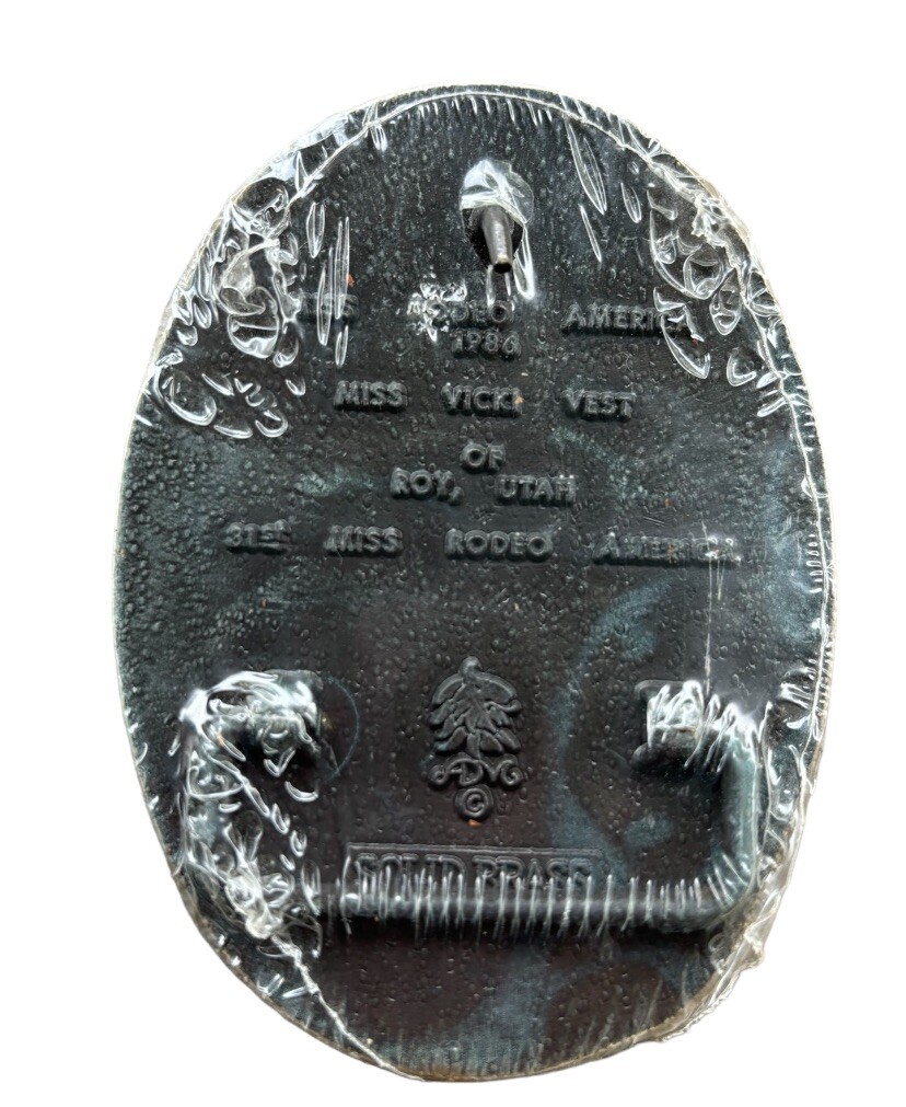 AWARD DESIGN MEDALS MISS RODEO AMERICA 1986 UTAH MISS VICKI VEST ROY UTAH