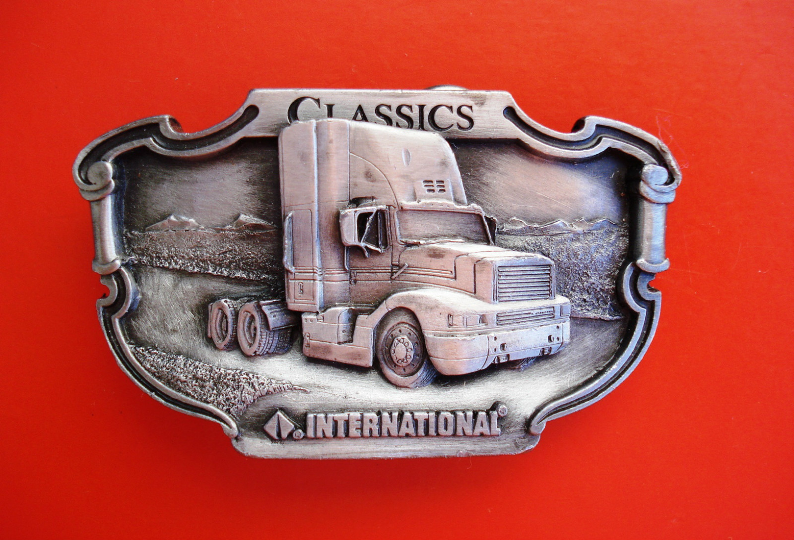 VTG 1988 Classics « The International 8300 Tractor » Belt Buckle