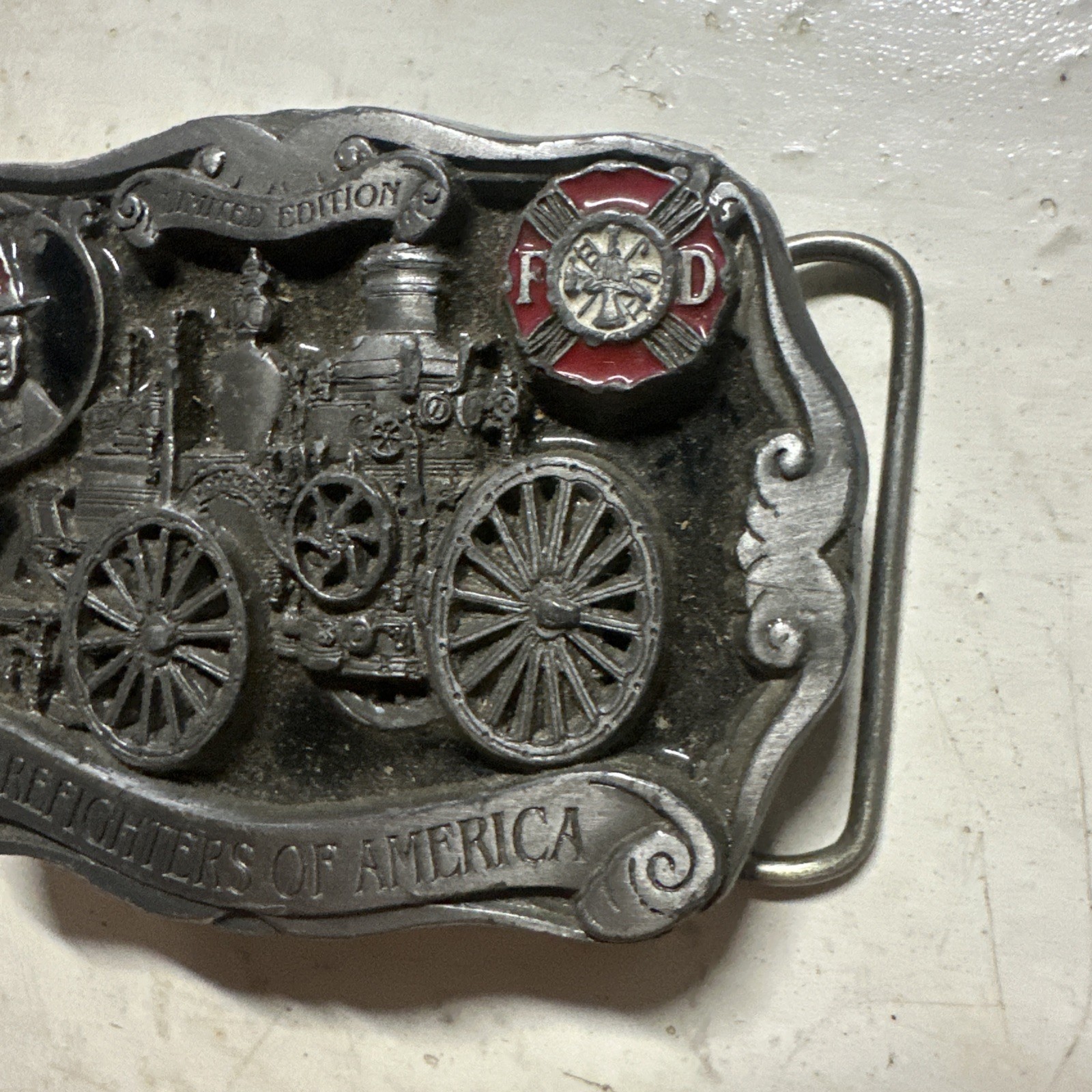 FIREFIGHTERS OF AMERICA 113 Limited Edition Belt Buckle USA Pewter Fire Engine