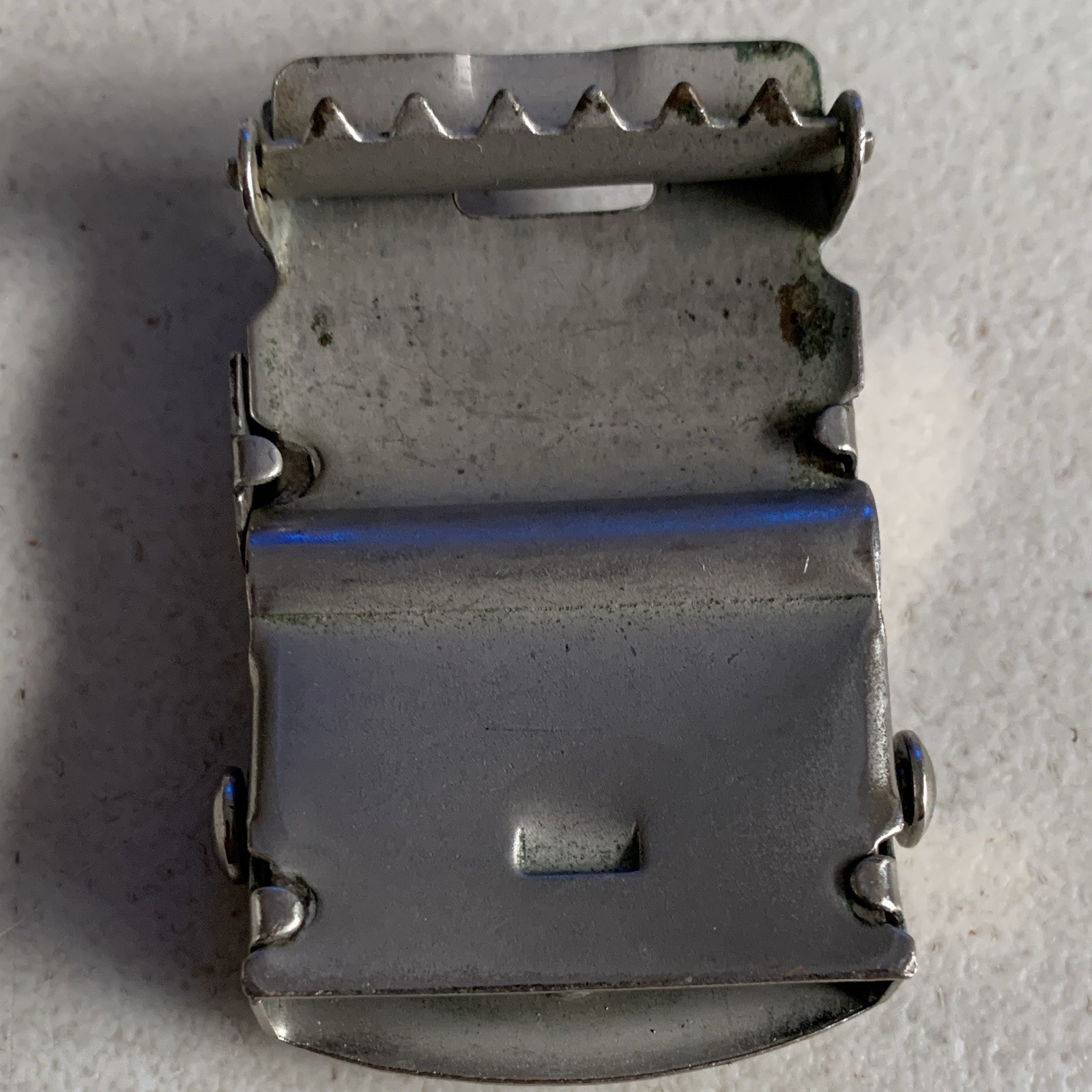 Quiksilver Men&rsquo;s Silver Metal Logo Clamp Closure Rectangular Belt Buckle 1.5&Prime;