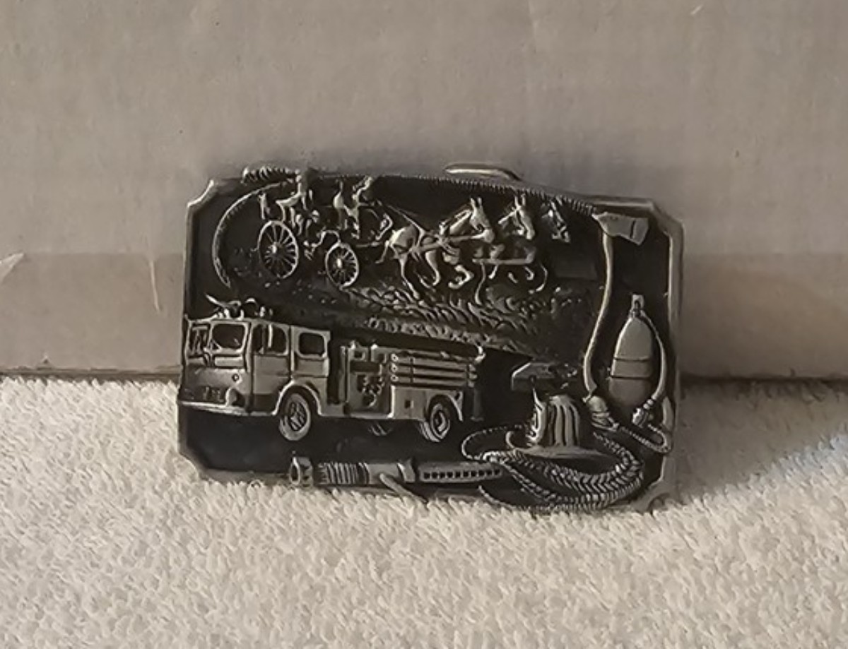 FIRE TRUCK HORSES FIREFIGHTER FIRE DEPARTMENT HOSE AXE HAT BELT BUCKLE