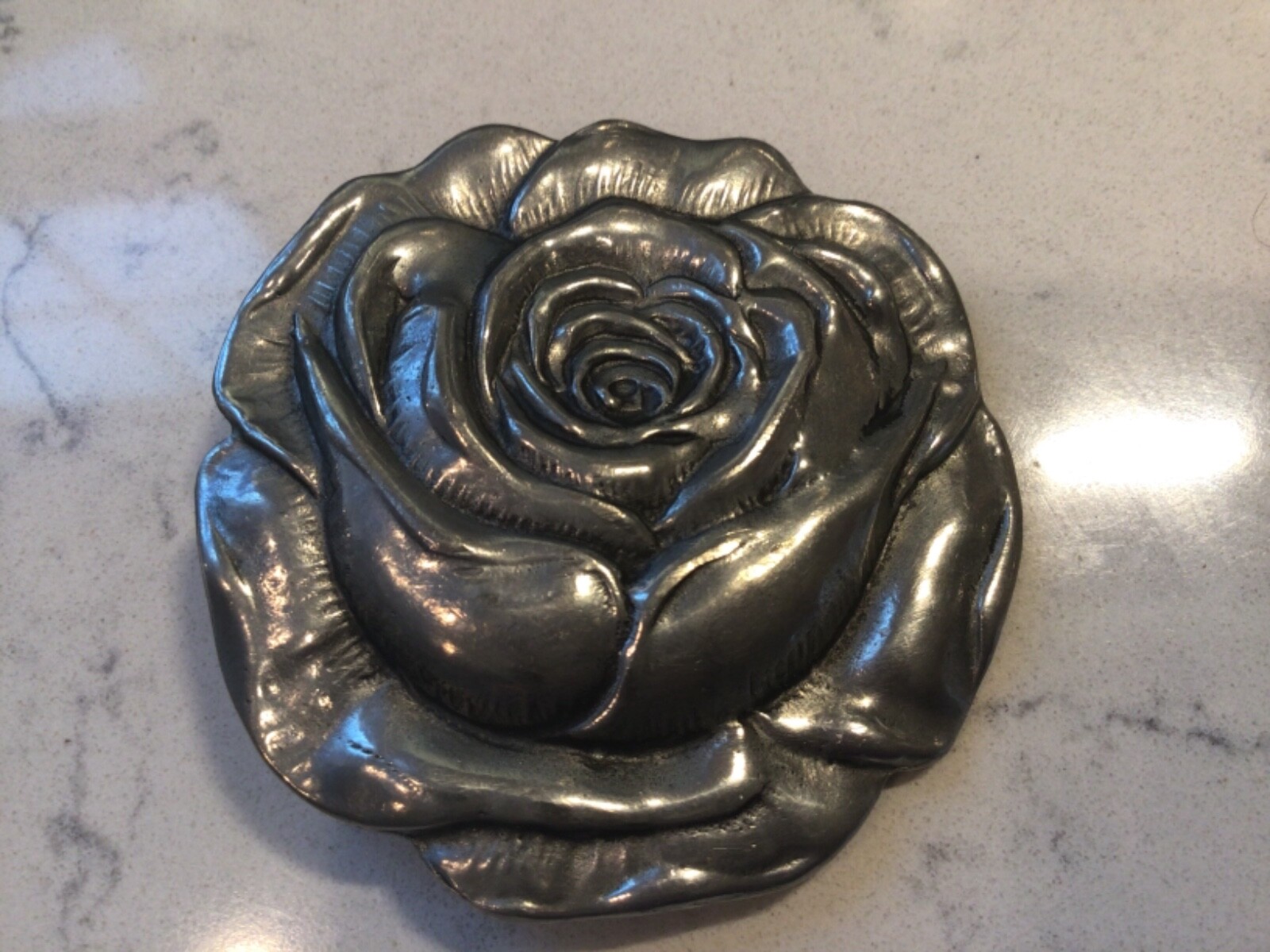 VINTAGE FINE PEWTER ROSE HEAD BELT BUCKLE 2 1/8” diameter