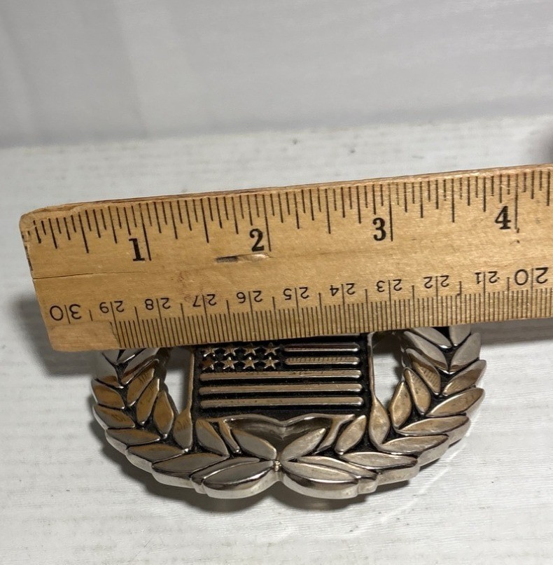 USA Flag Belt Buckle Famous Stars & Straps With Laurel Wreath Design Silver Tone