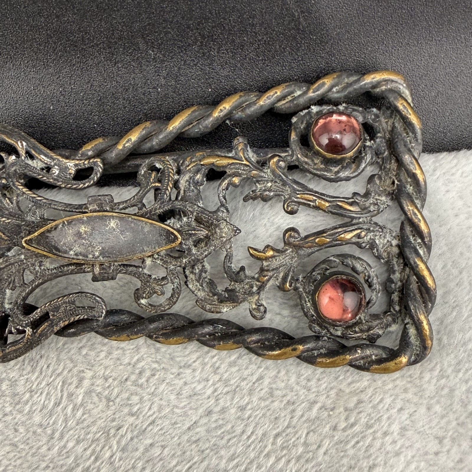 Vintage Women’s Buckle Gold Tone READ