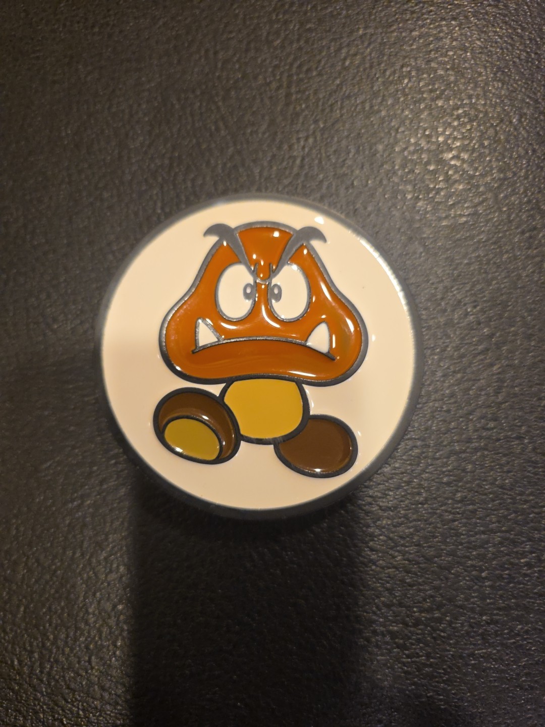2012 SUPER MARIO BROTHERS GOOMBA BELT BUCKLE NINTENDO LICENSED