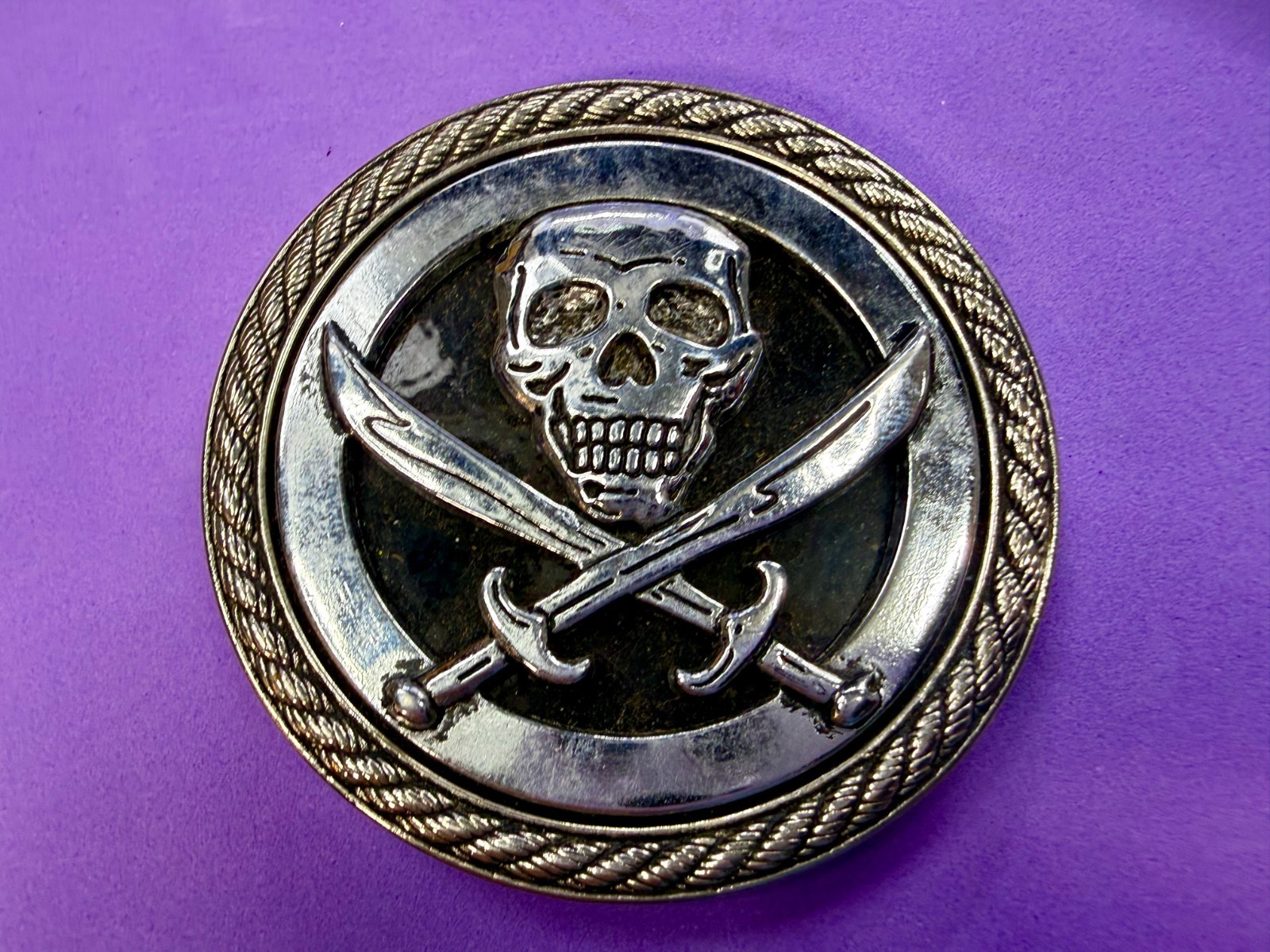 Skull and Crossed Swords Rope Pattern Border Silver Color Round Belt Buckle