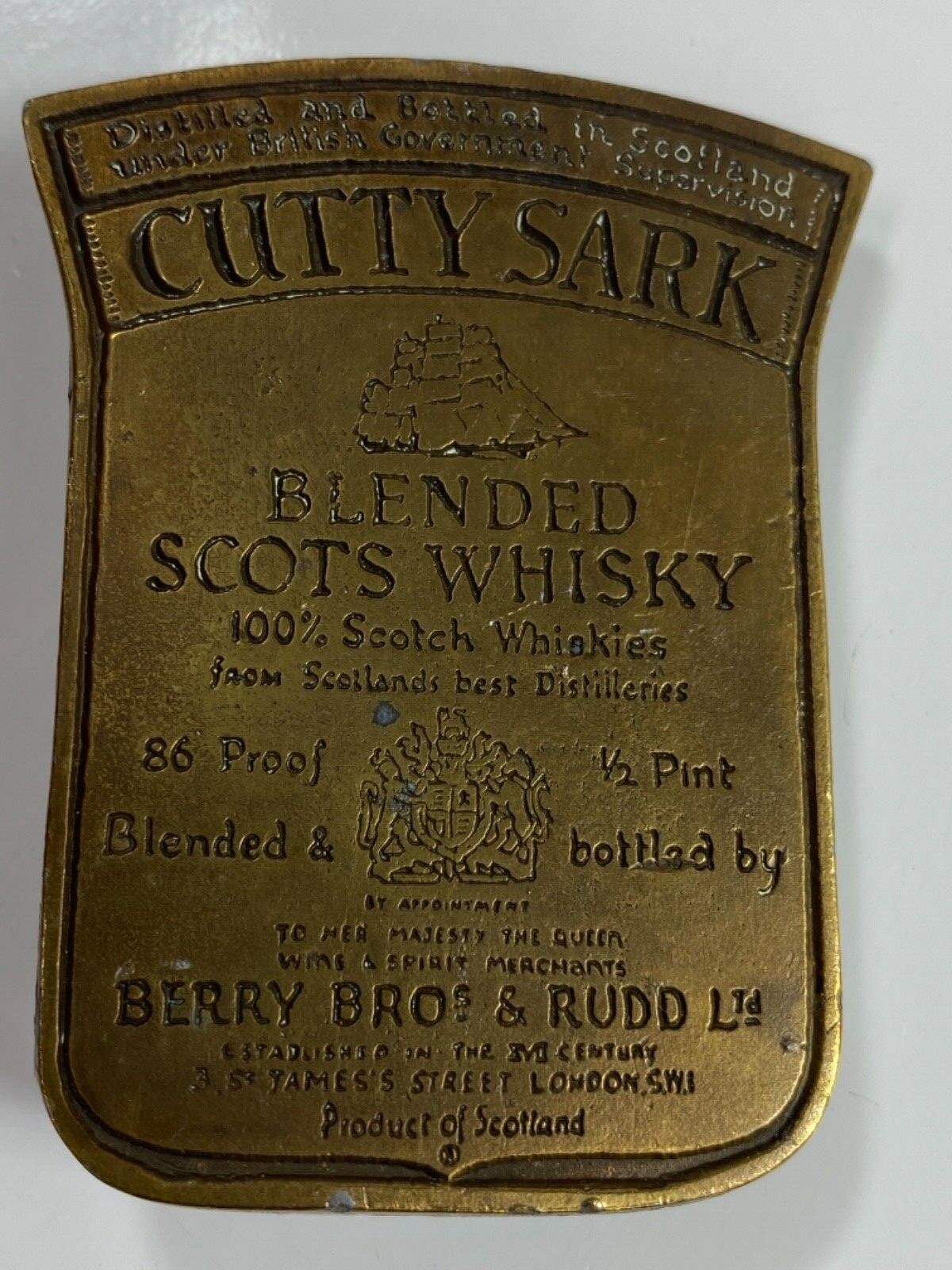 CUTTY SARK Whiskey Label Figural liquor advertisement Vintage Belt Buckle