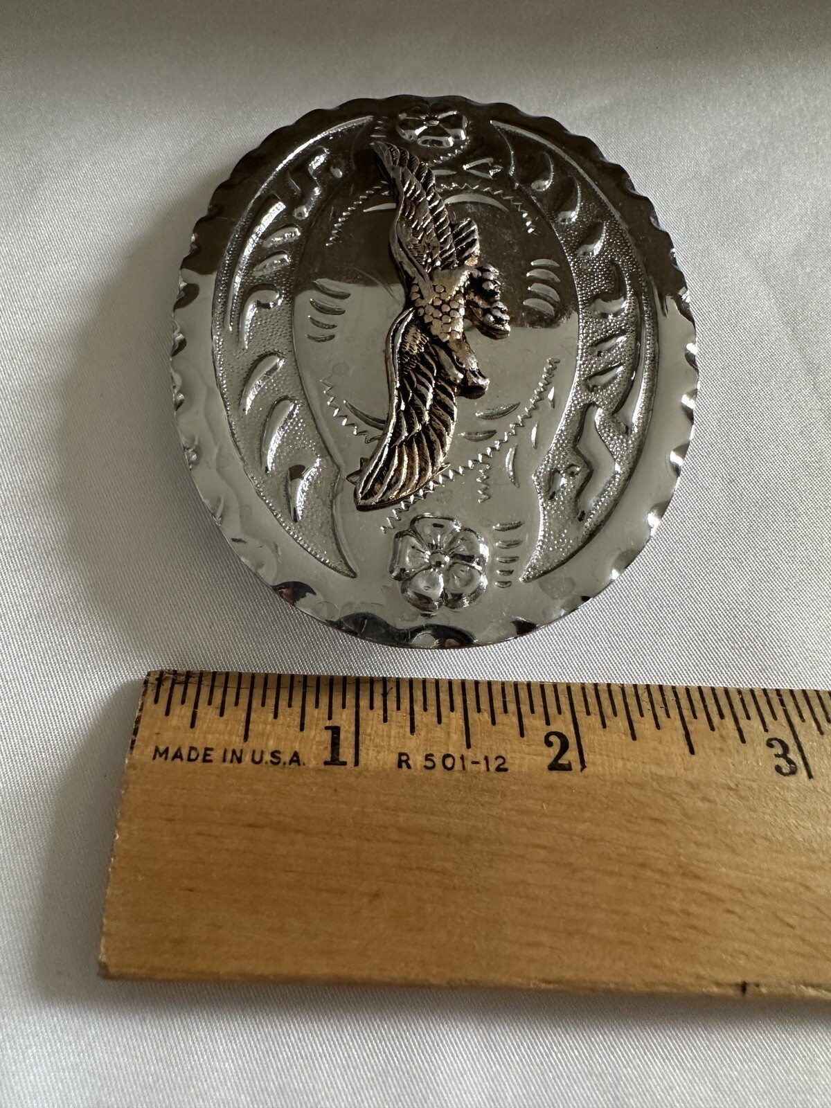 SPREAD WING BRASS TONED EAGLE WESTERN BELT BUCKLE SILVER TONED BACKGROUND