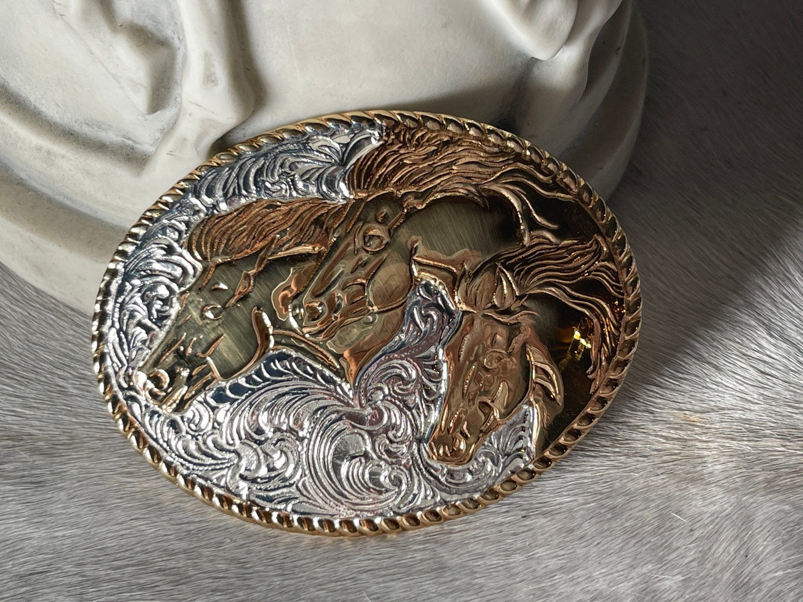 Crumrine Belt Buckle 3.75 x 3 in Horse Trio Oval Silver Engraved Gold 1.75