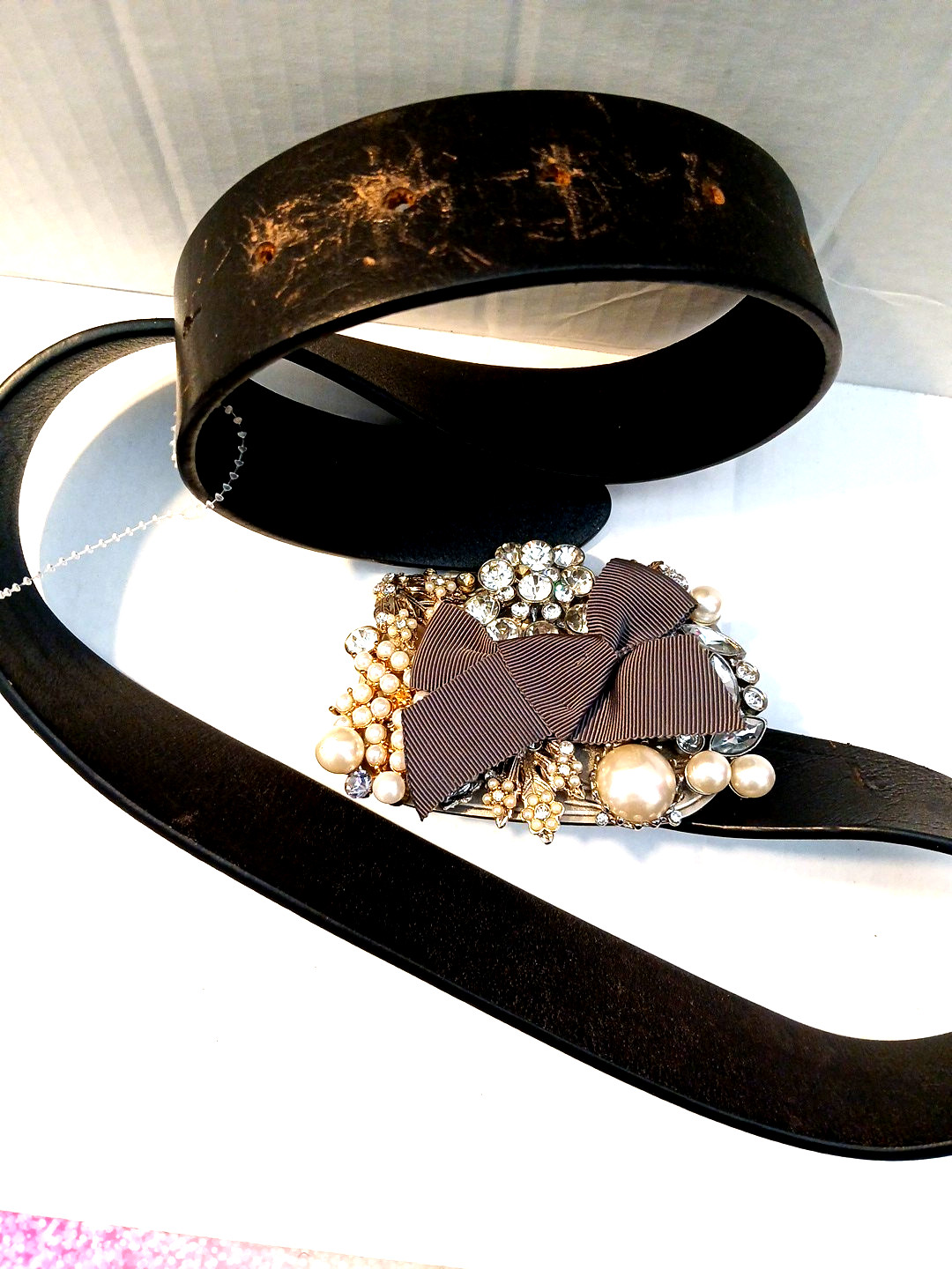 SIGNED DESIGNER CRYSTAL & FAUX PEARL BELT BUCKLE W/ BELT