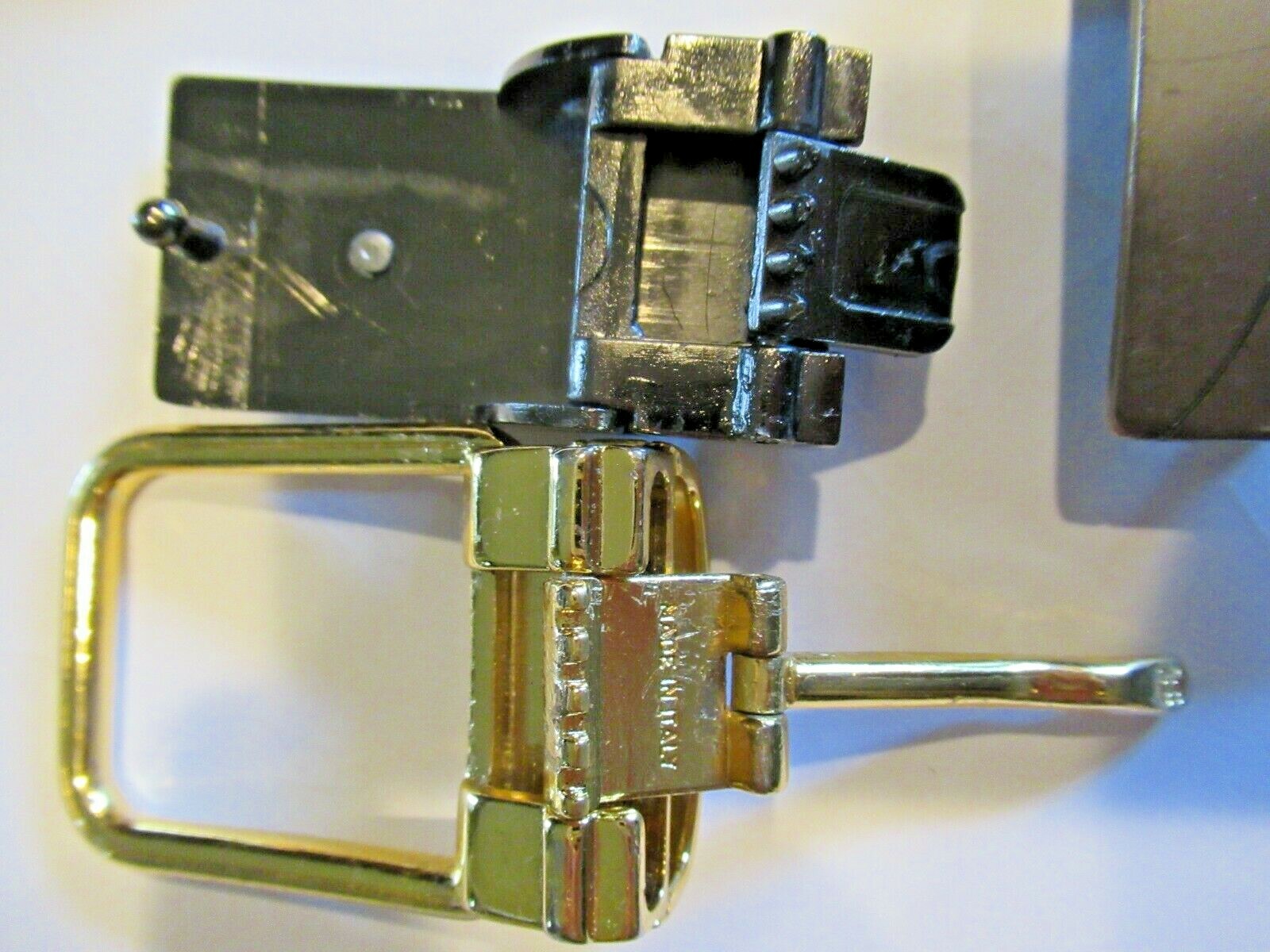 LOT 5 DESIGNER YSL Yves Saint Laurent IZOD BALLY TED BAKER FERRARI Belt Buckles