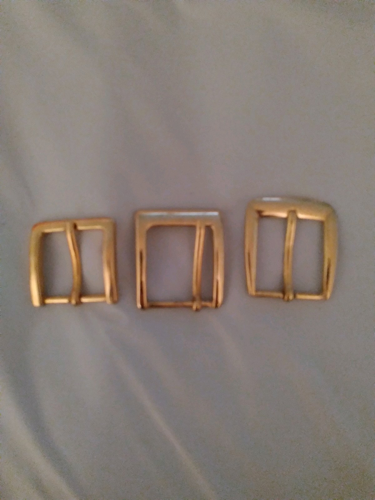 LOTS OF 3 REGULAR BUCKLE FOR 1 1/4 IN WIDE 3 GOLD BUCKLES DIFERENT DESING